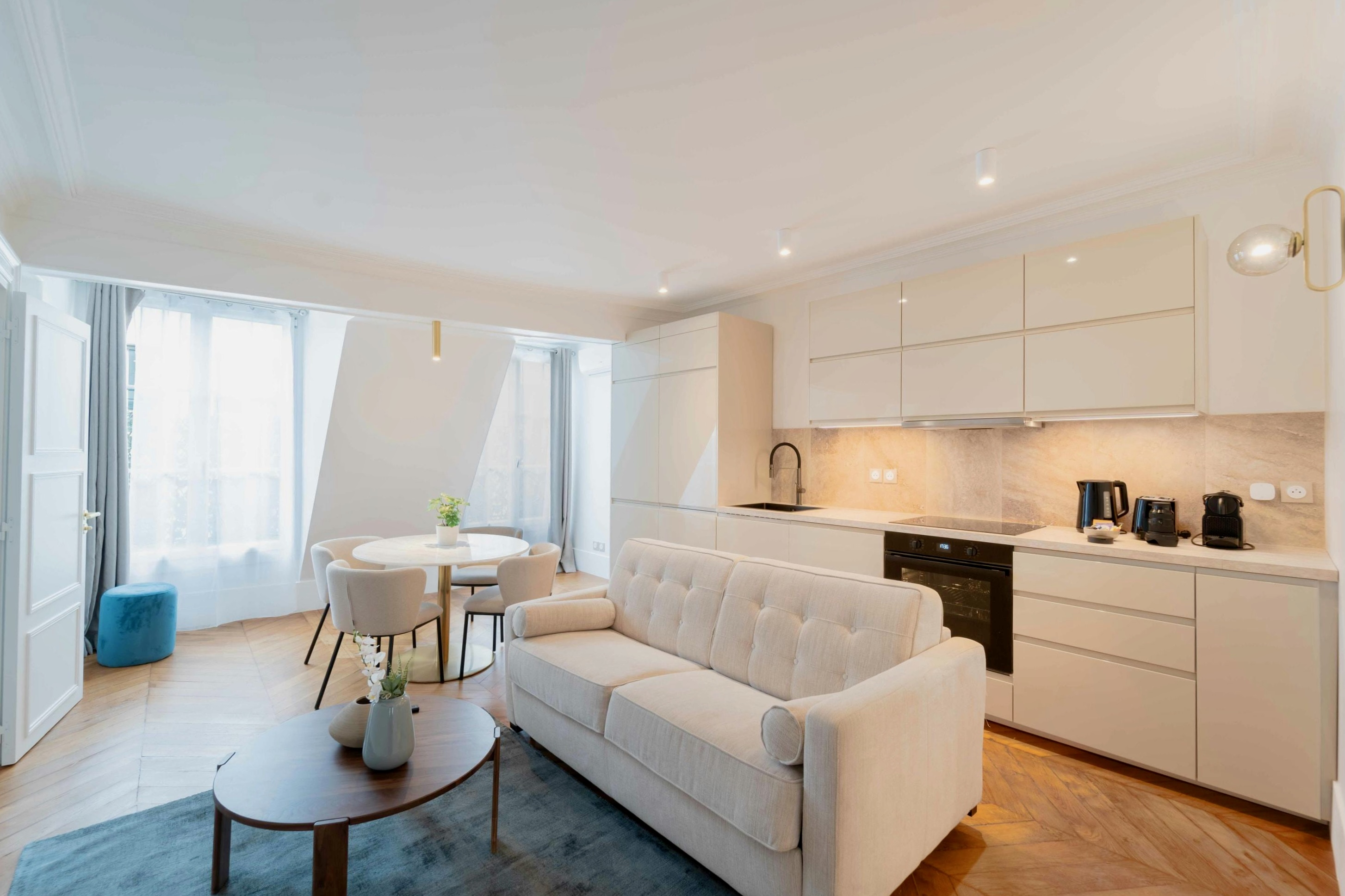 Villa Crépuscule Proudhon Opéra – Madeleine – Grands Magasins: Elegant 2-Bedroom Townhouse with Gym Access, Opéra – Madeleine – Grands Magasins