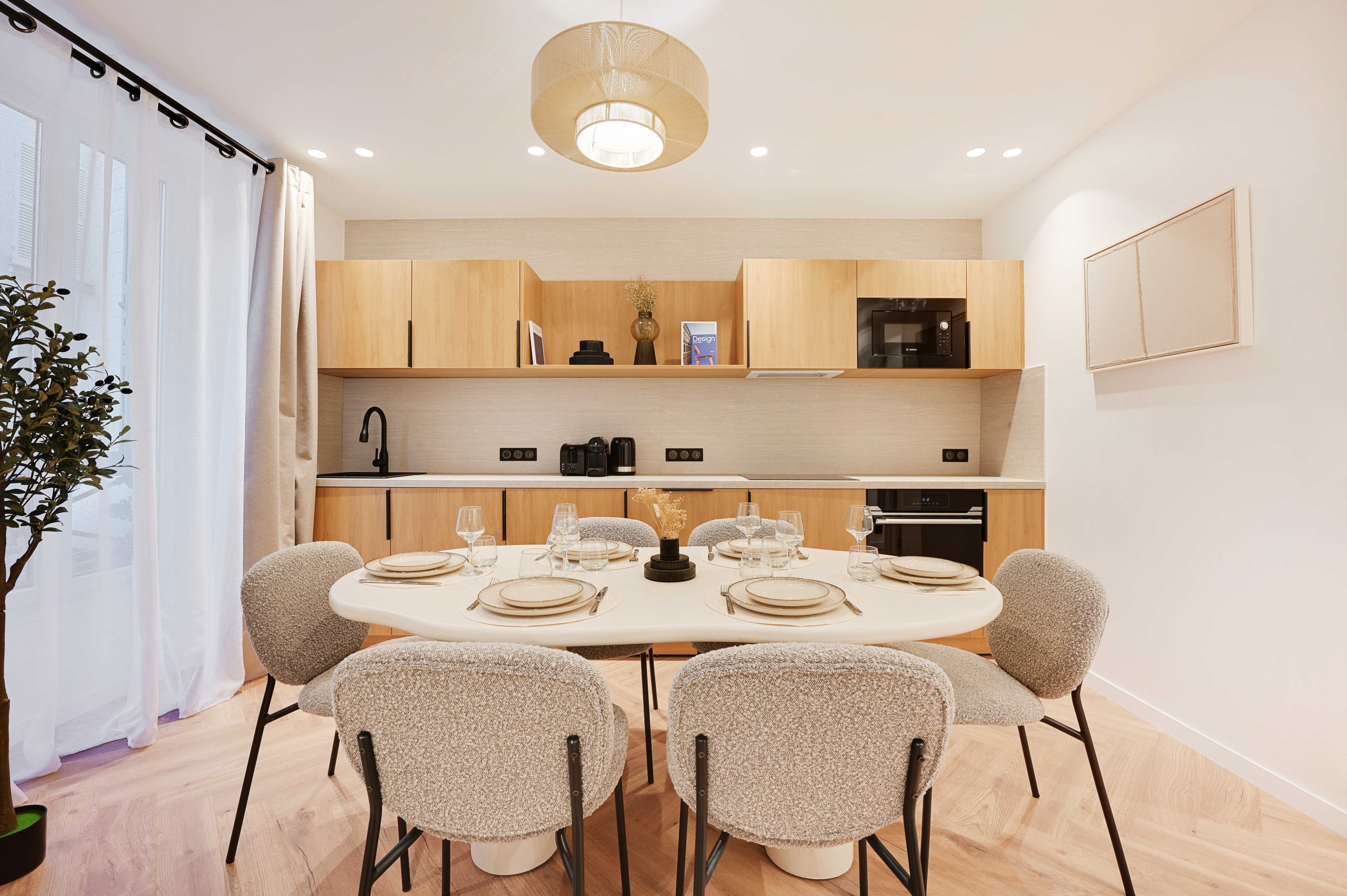 Villa Crépuscule Javel Eiffel Tower: Stylish 2-Bedroom Apartment Rental with Air-Con near Eiffel Tower, Paris