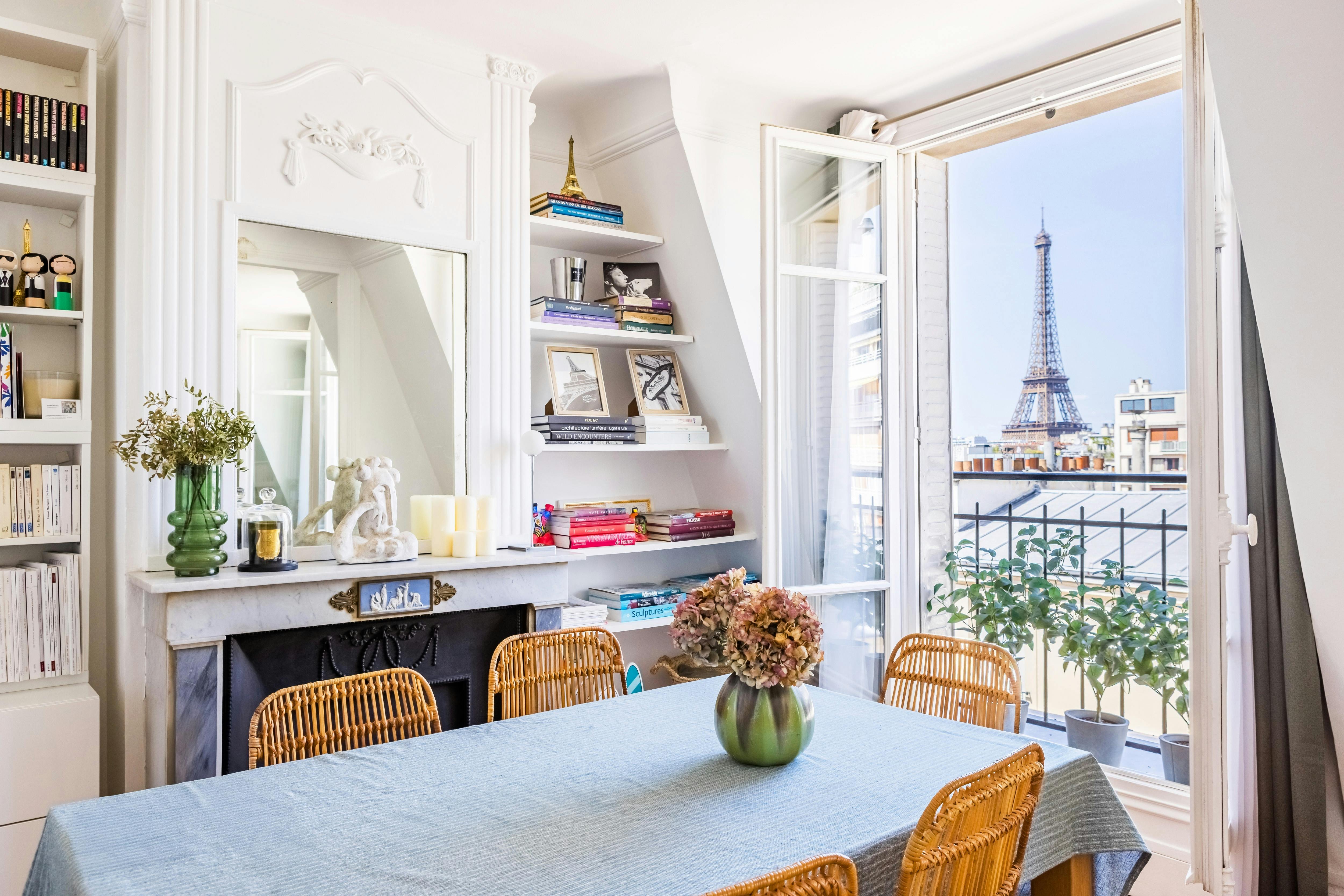 Villa Crépuscule Passy Eiffel Tower-819734: Charming 2-Bedroom Apartment Rental with Eiffel Tower Views, Paris