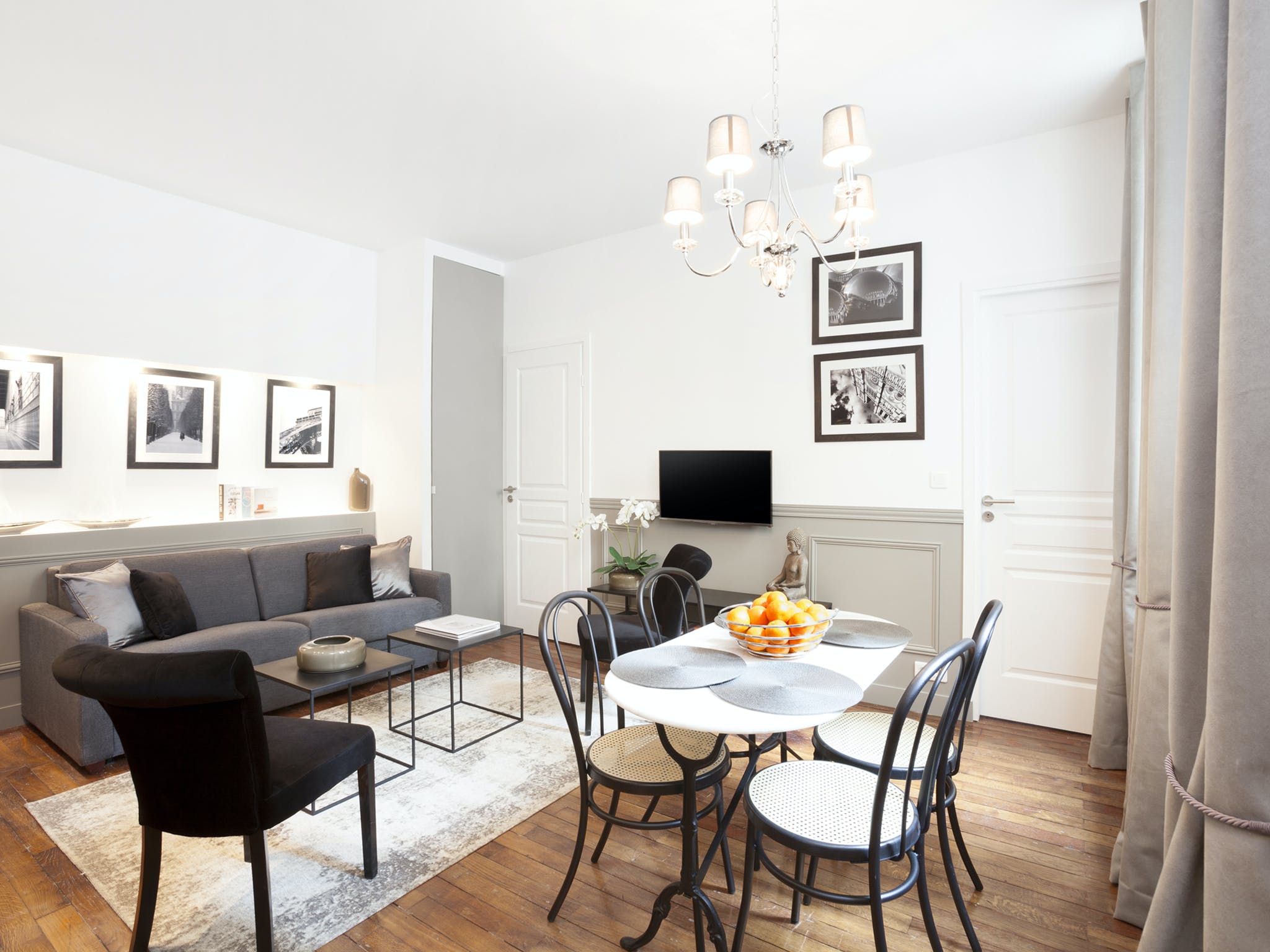 Château Halles Montorgueil Montorgueil – Les Halles 2: Chic 2-Bedroom Family-Friendly Apartment Rental Montorgueil Paris