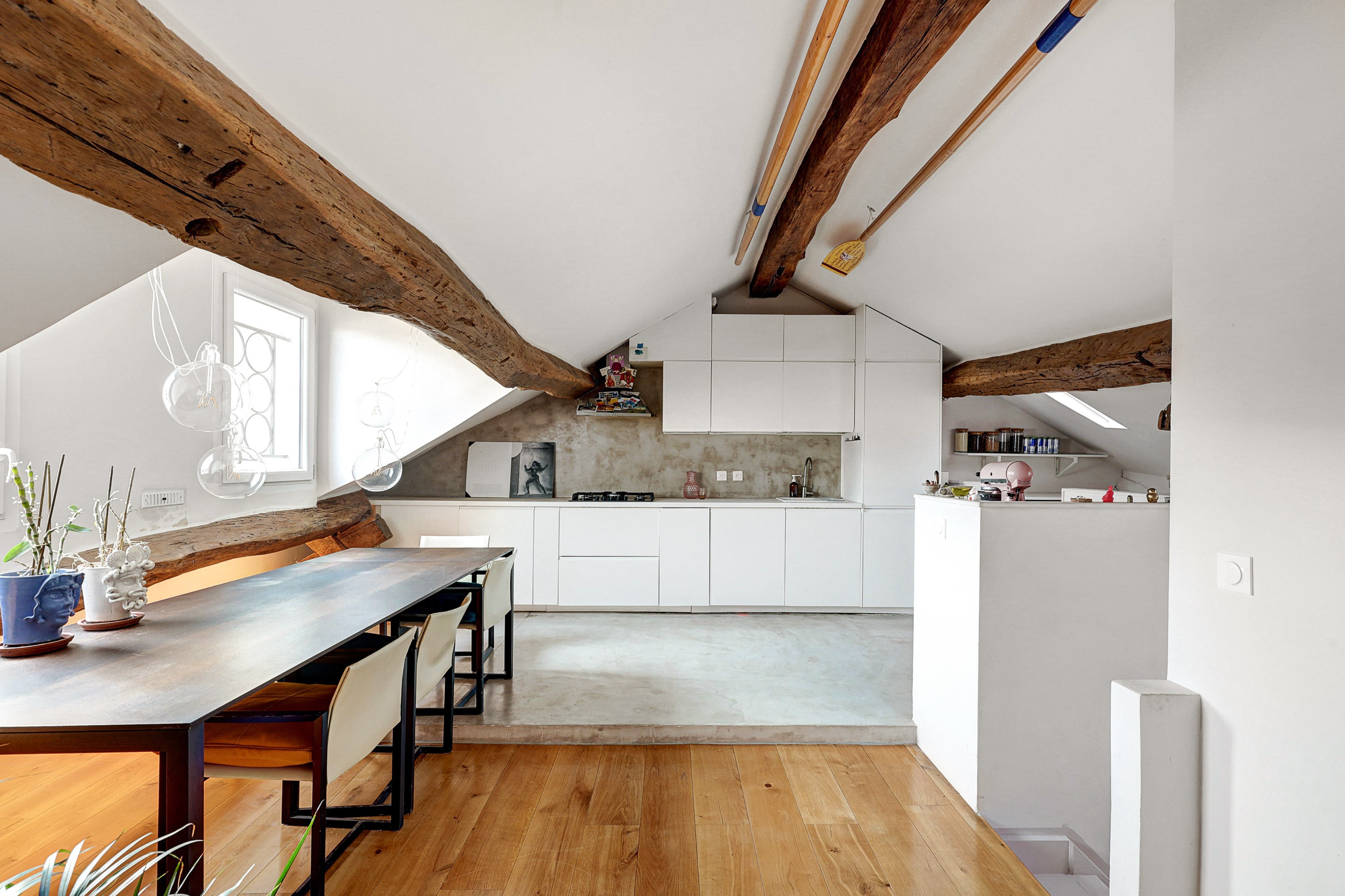 Villa Safran Bourse Montorgueil – Les Halles: Stylish 2-Bedroom Penthouse Rental with Roof Terrace, Montorgueil Paris