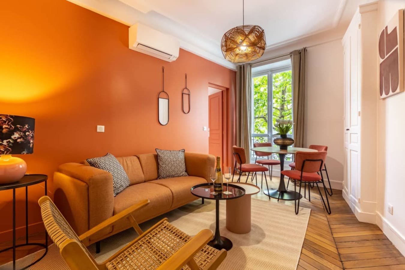 Château Haussmannien Paris: Elegant 2-Bedroom Apartment with Haussmannian Charm, Arc de Triomphe – Champs-Élysées