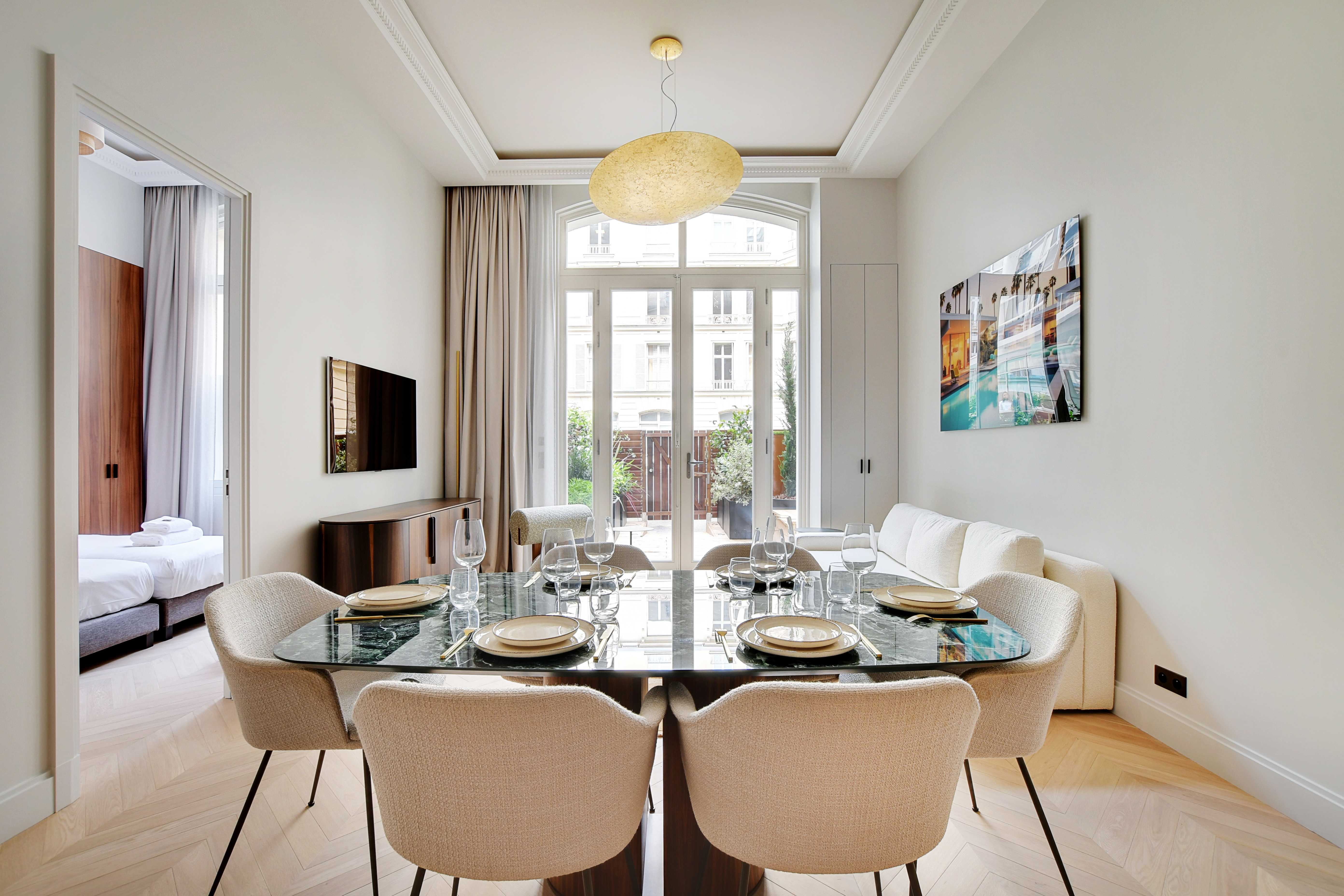 Villa Aube Étoile Arc de Triomphe – Champs-Élysées: Elegant 2-Bedroom Apartment with Hammam, Arc de Triomphe – Champs-Élysées