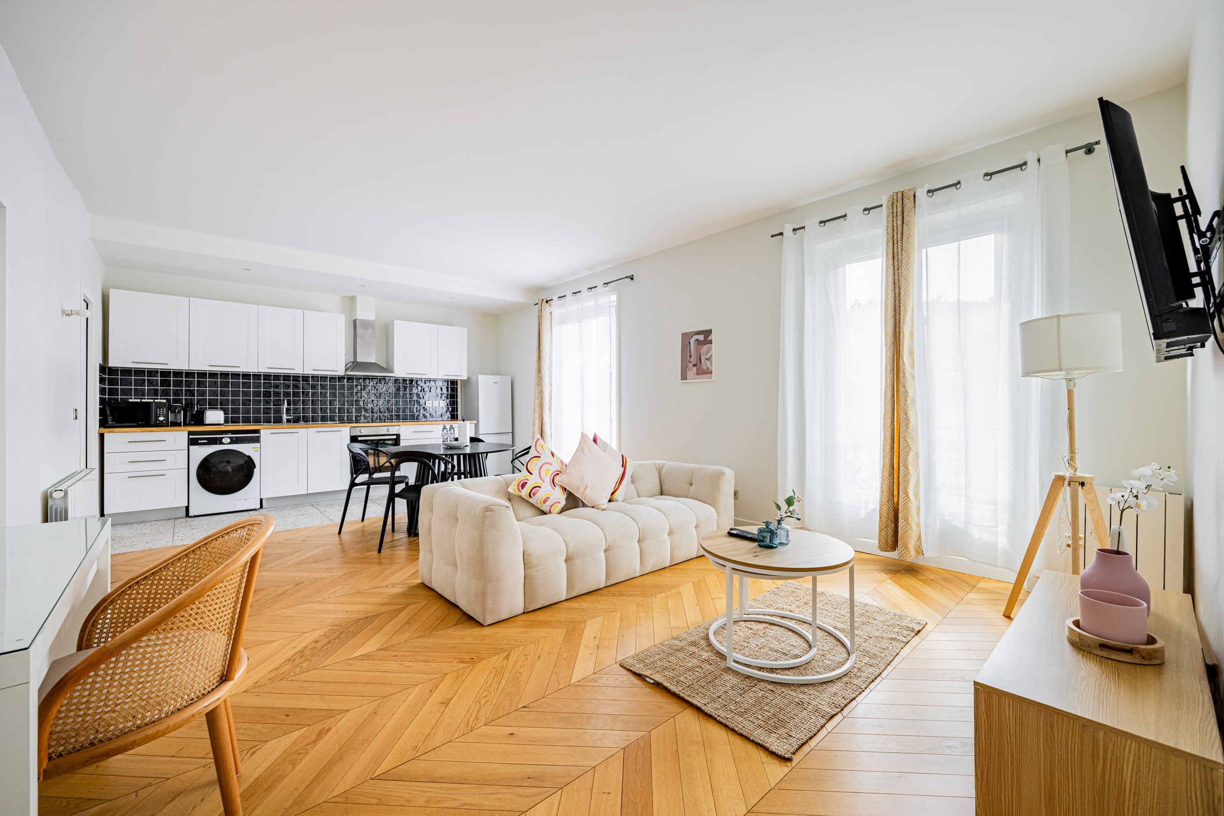 Château Louvois Montorgueil: Charming 2-Bedroom Family-Friendly Apartment Rental Montorgueil Les Halles Paris