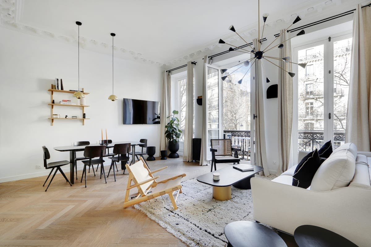 Villa Azur Bonne Nouvelle Grands Boulevards: Elegant 2-Bedroom Luxury Apartment with Balcony, Grands Boulevards