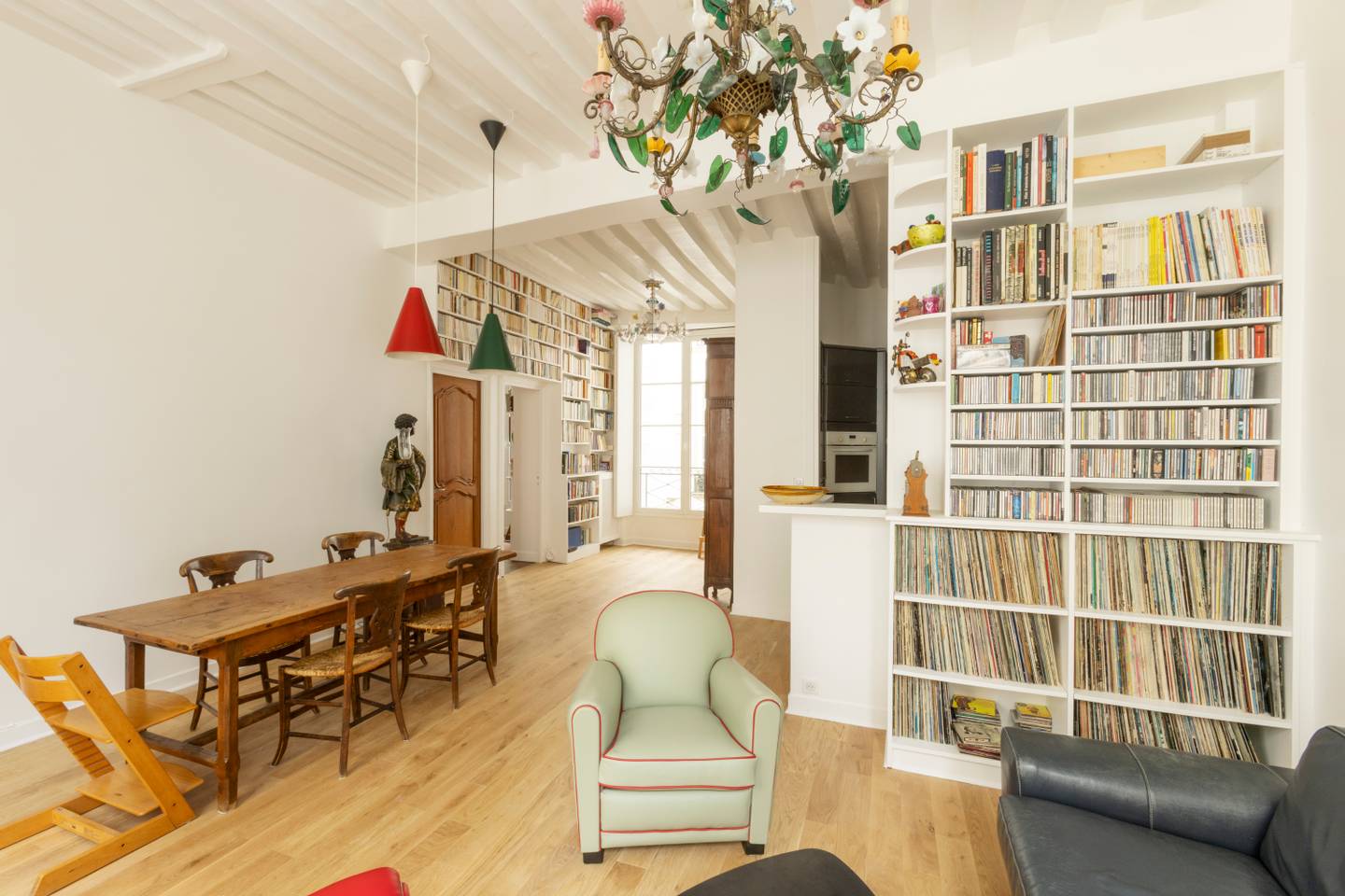 Villa Aurore Bourdieu Île de la Cité: Charming 1-Bedroom Apartment Rental with Book Collection, Île de la Cité Paris