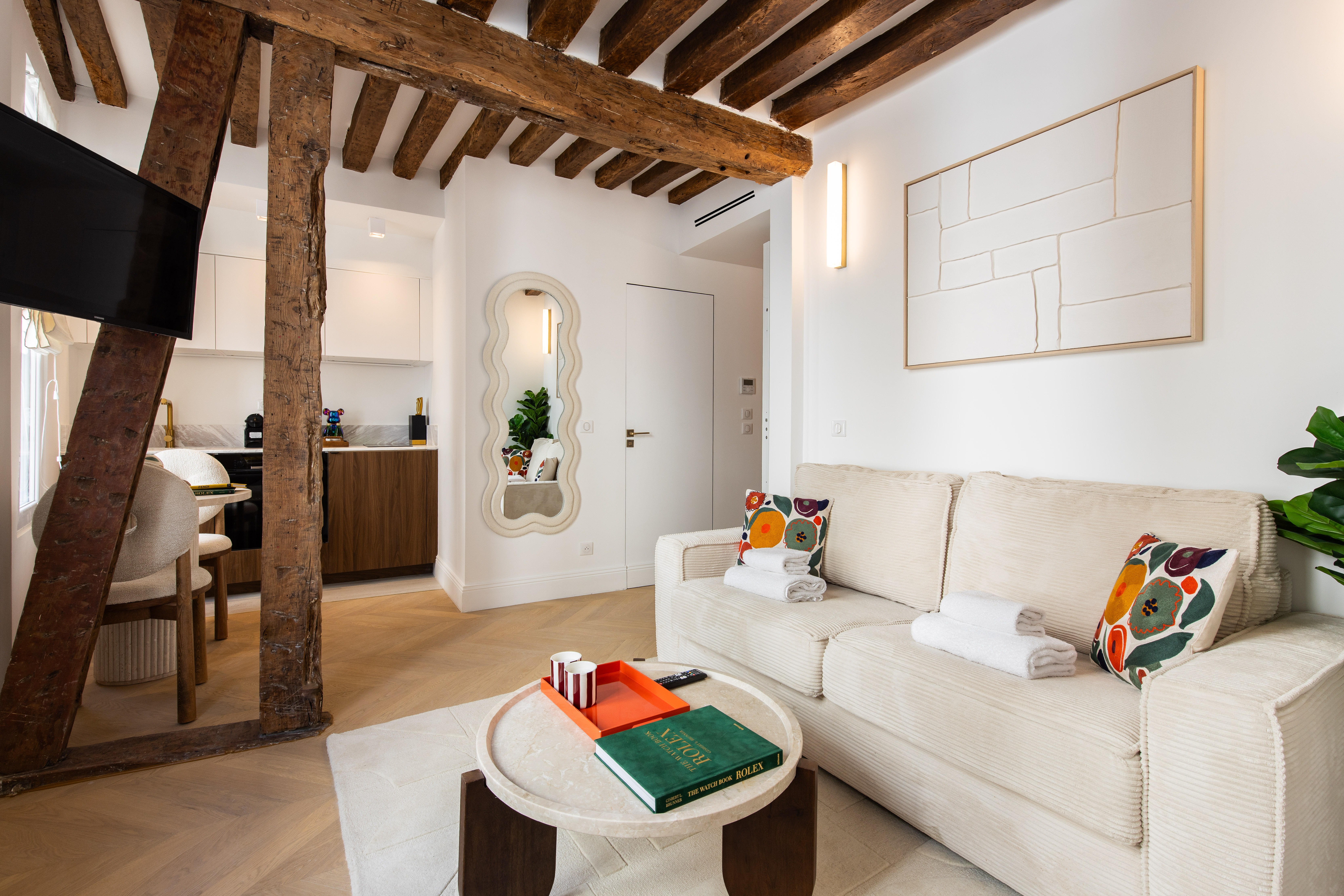 Villa Crépuscule Saint-Germain Île de la Cité-821358: Charming 1-Bedroom Apartment Rental with Air-Con in Île de la Cité, Paris