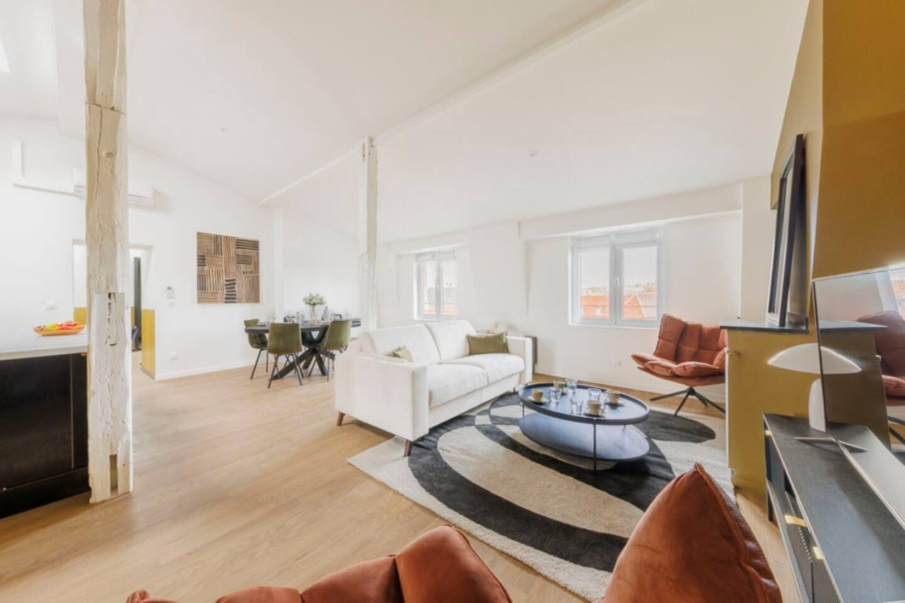 Villa Aurore Mazet Saint Germain des Prés – Odéon: Luxury 3-Bedroom Apartment with Stunning Views, Paris