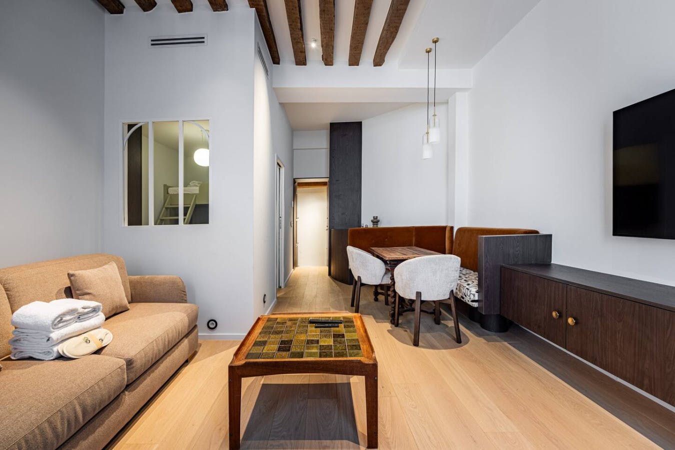 Villa Aurore Cluny Latin Quarter: 2-Bedroom Luxury Townhouse with Family-Friendly Features, Paris