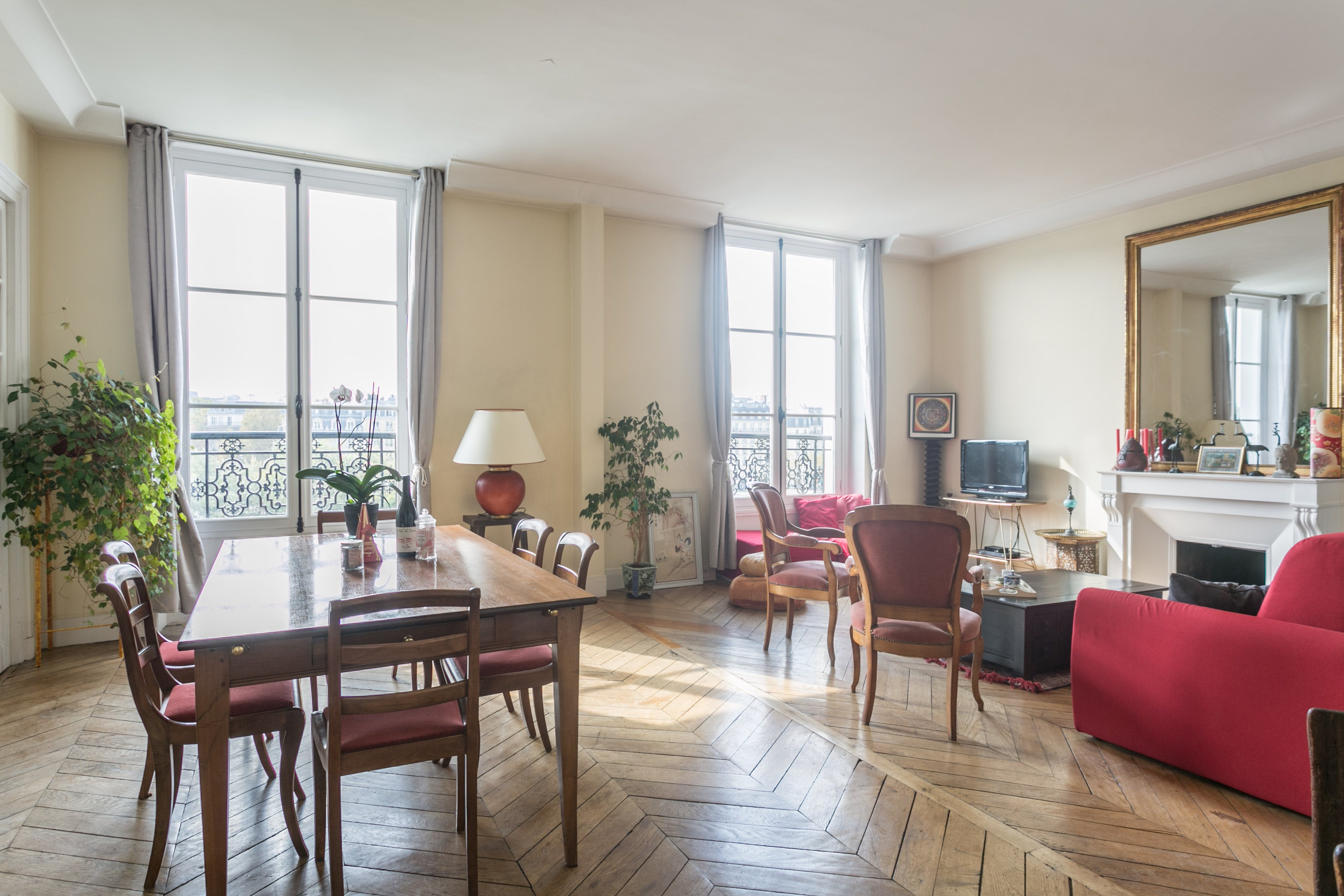 Villa Aurore Rue de Bièvre Île Saint Louis: Elegant 2-Bedroom Apartment with Seine Views, Île Saint Louis