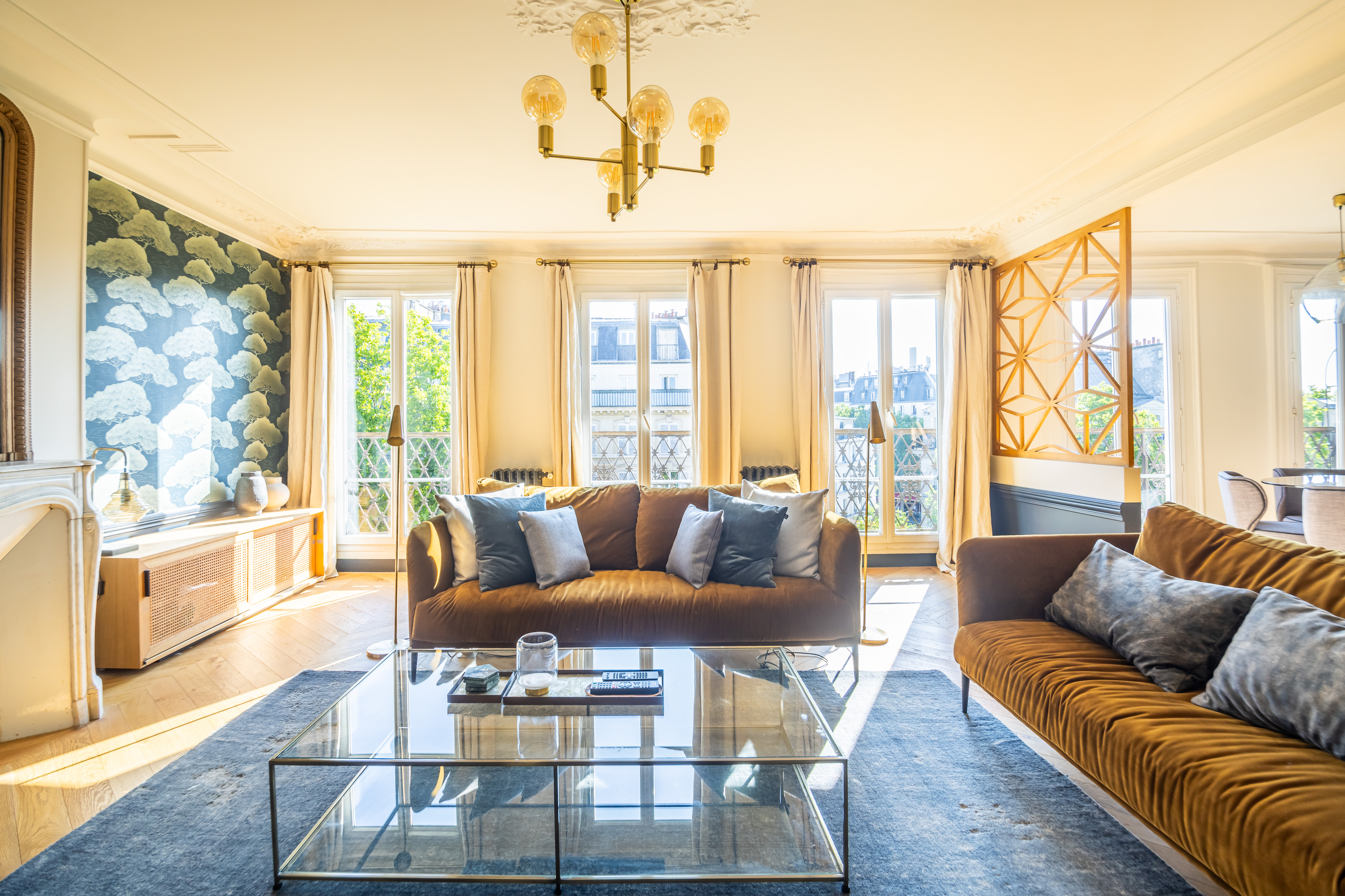 Villa Crépuscule Récollets Canal Saint Martin – Oberkampf: Elegant 3-Bedroom House for Families, Canal Saint Martin – Oberkampf