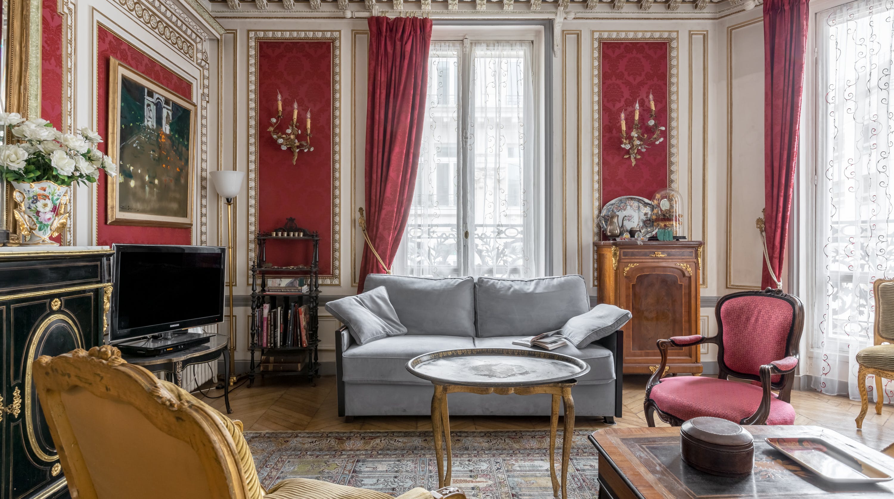 Château Martyrs Paris: Charming 2-Bedroom Family-Friendly Apartment Rental, Grands Boulevards Paris