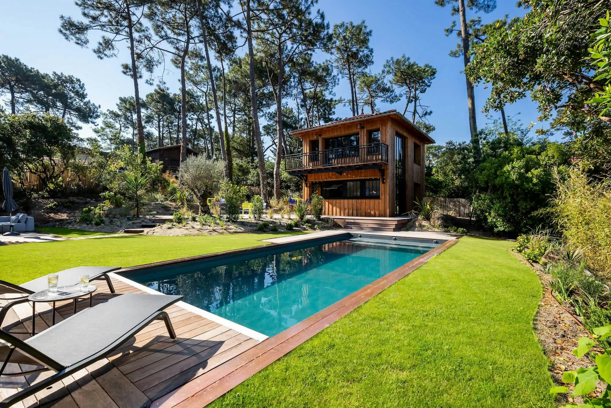Château Médoc Gironde: Luxury 7-Bedroom Villa with Pool and Seaview, Gironde