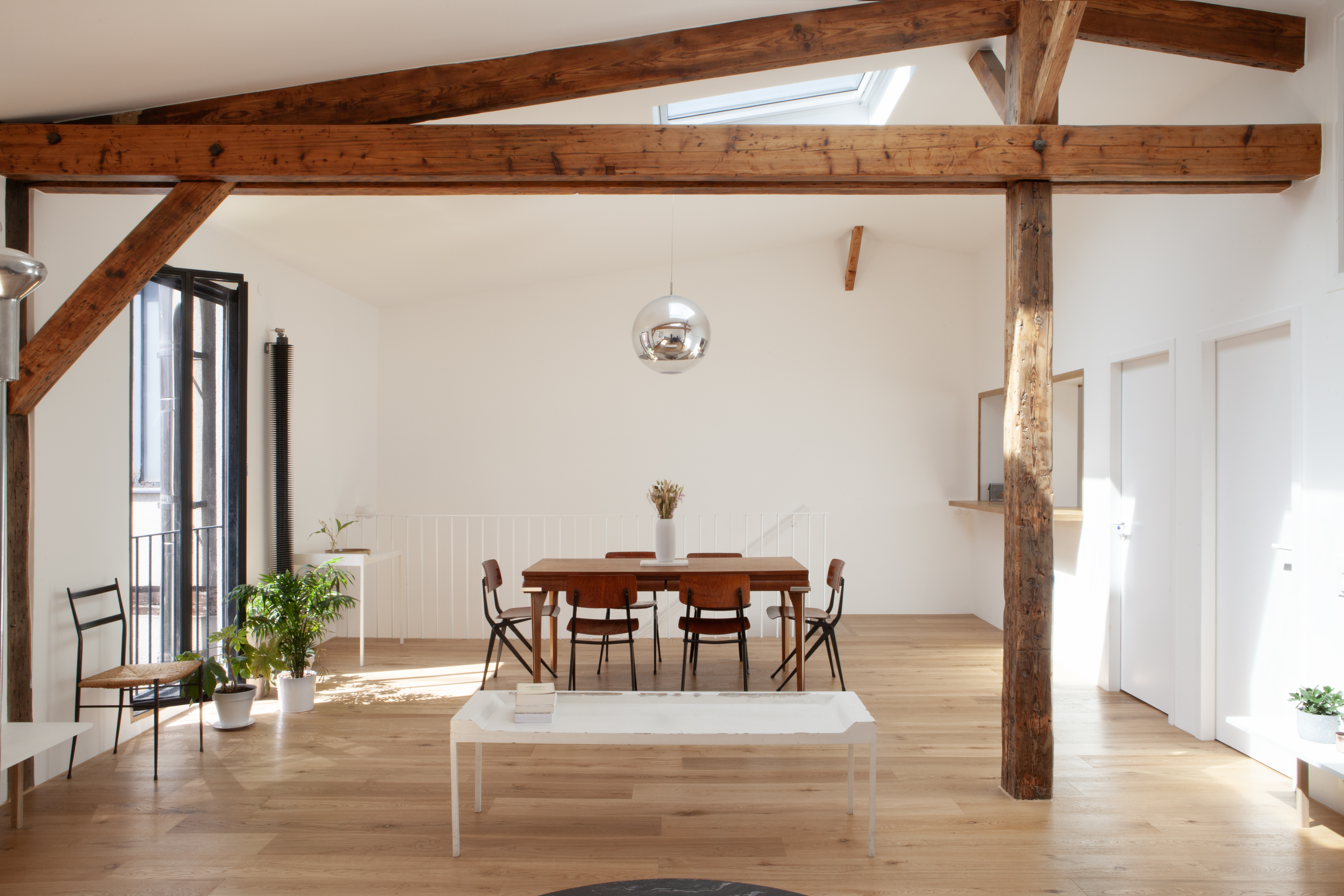 Villa Céladon Rue Charonne Père Lachaise – Charonne: Elegant 3-Bedroom Family Apartment with Modern Design, Paris