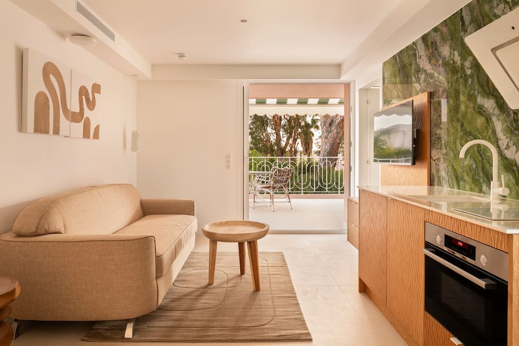 Villa Safran Croix Cannes: Luxury 1-Bedroom Apartment with Seaview and Pool, Cannes