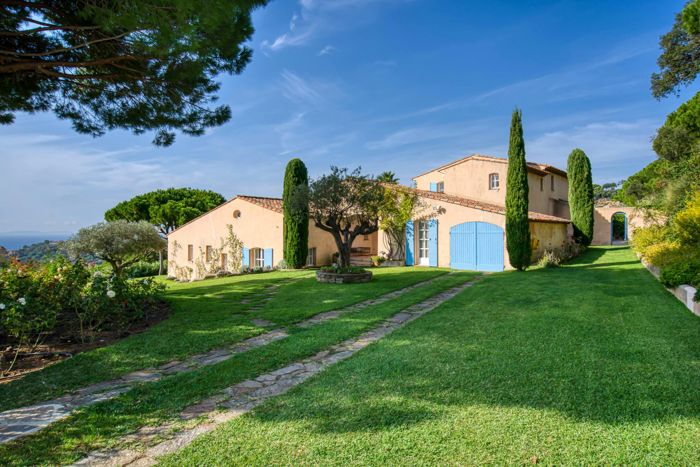 Villa Crépuscule Anse Saint-Tropez: Luxury 6-Bedroom Apartment with Saltwater Pool, Saint-Tropez