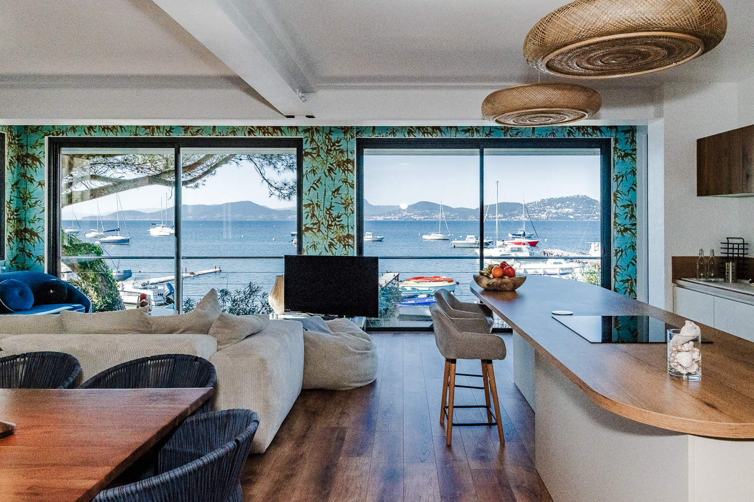 Villa Céladon Le Mourillon Toulon: Stylish 6-Bedroom Seafront Apartment with Stunning Views, Toulon