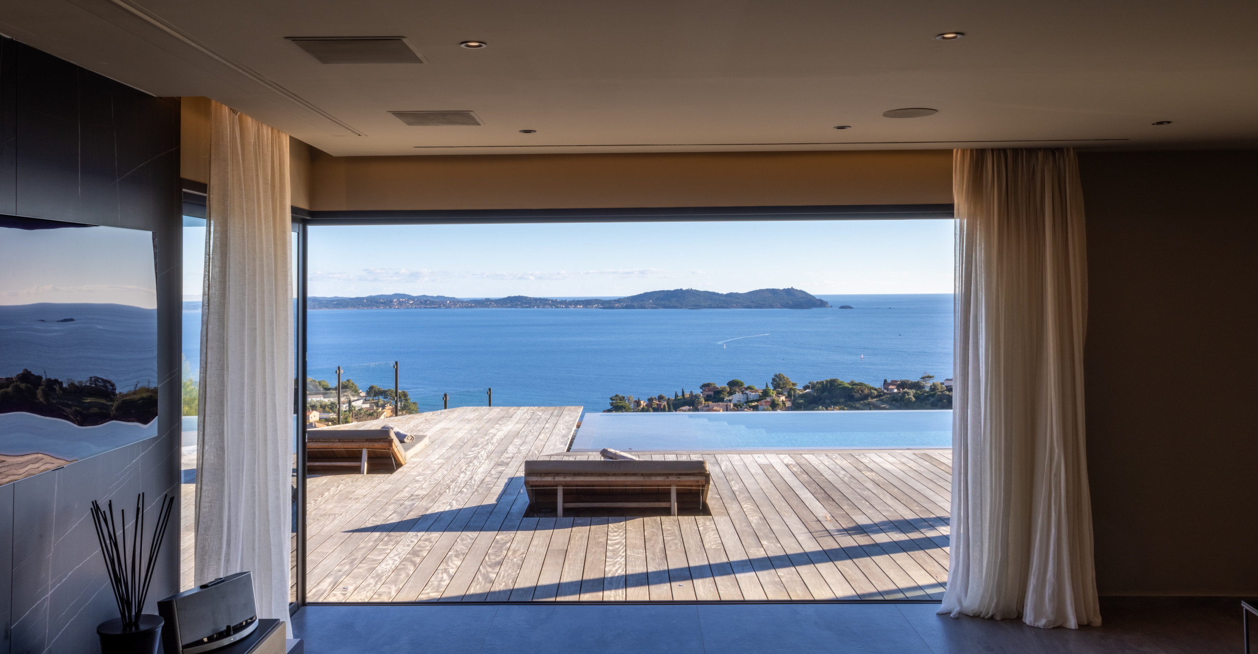 Villa Safran Cap Brun Toulon: Luxury 5-Bedroom Apartment with Sea Views and Pool, Toulon