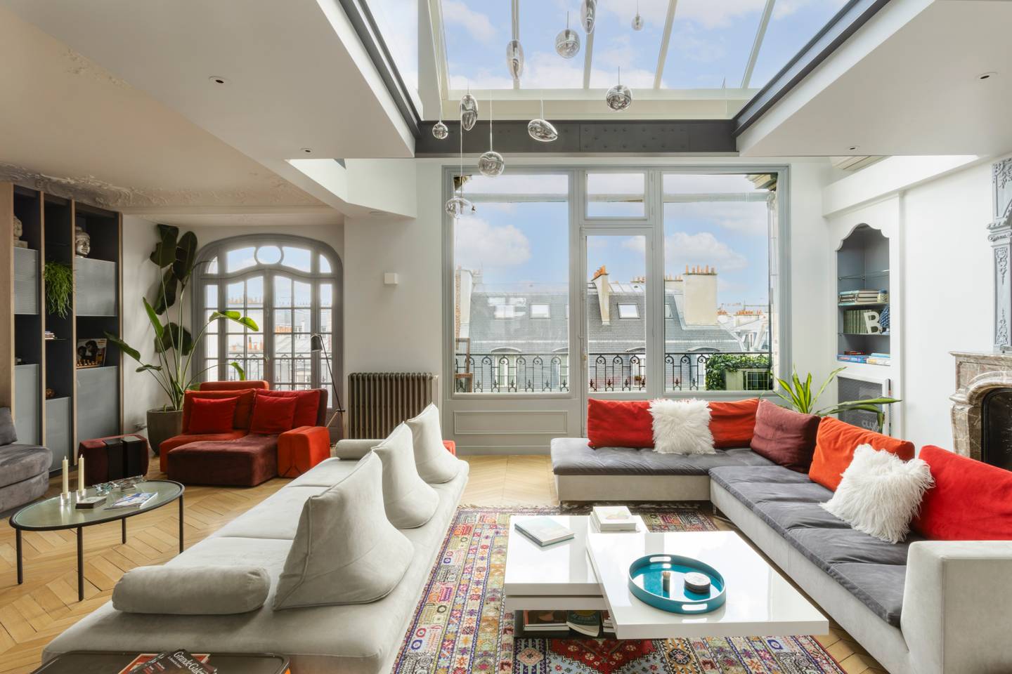 Villa Cramoisi Ternes Monceau – Ternes: Elegant 4-Bedroom Apartment with Air-Con and Mezzanine Office, Paris