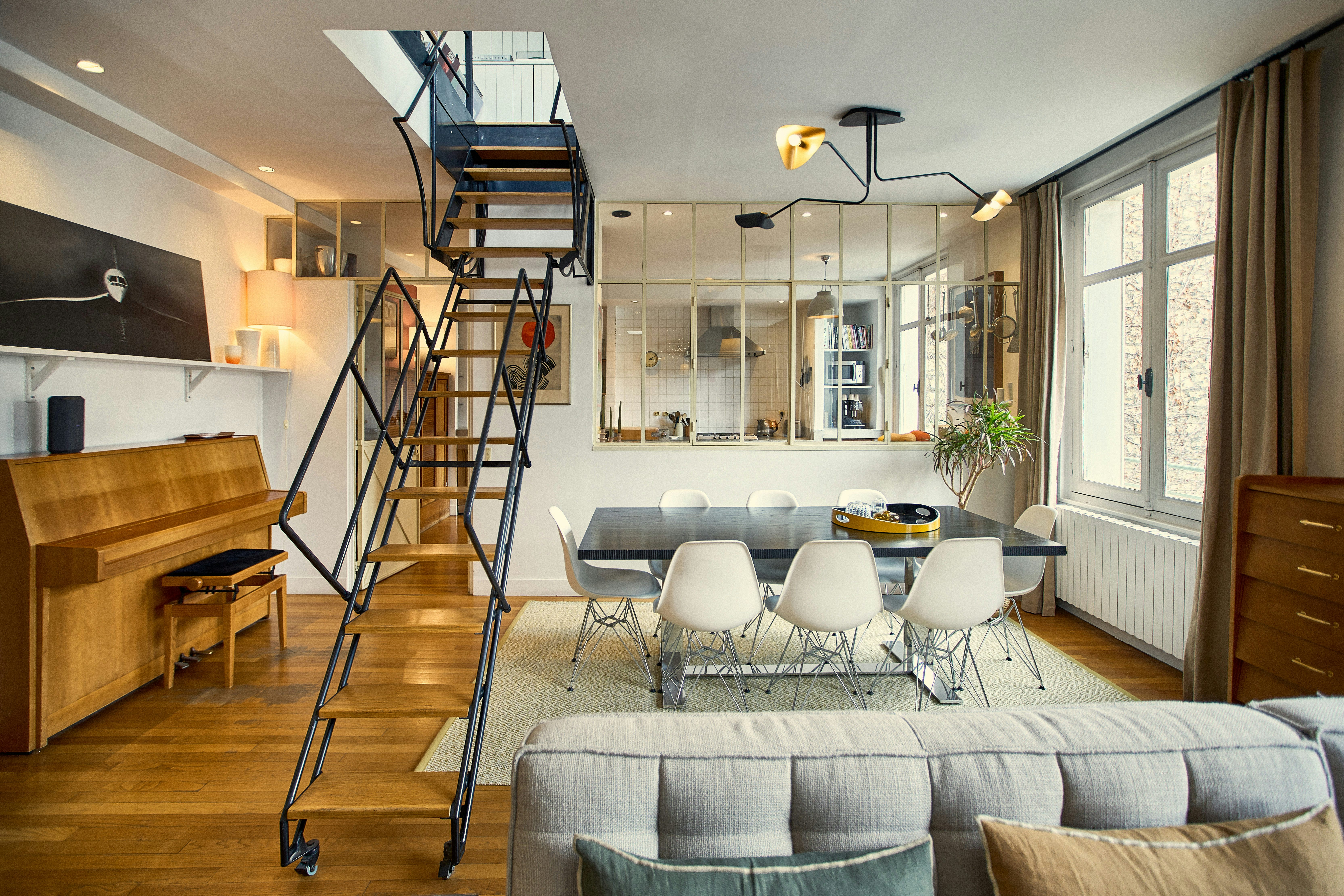 Villa Aurore Pigeonnier Monceau – Ternes: Elegant 2-Bedroom Apartment with Rooftop Terrace, Monceau – Ternes