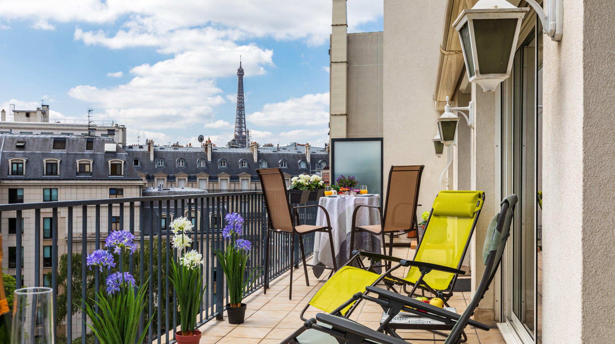 Villa Cramoisi Passy Arc de Triomphe – Champs-Élysées: Contemporary 1-Bedroom Apartment with Eiffel Tower Views, Paris