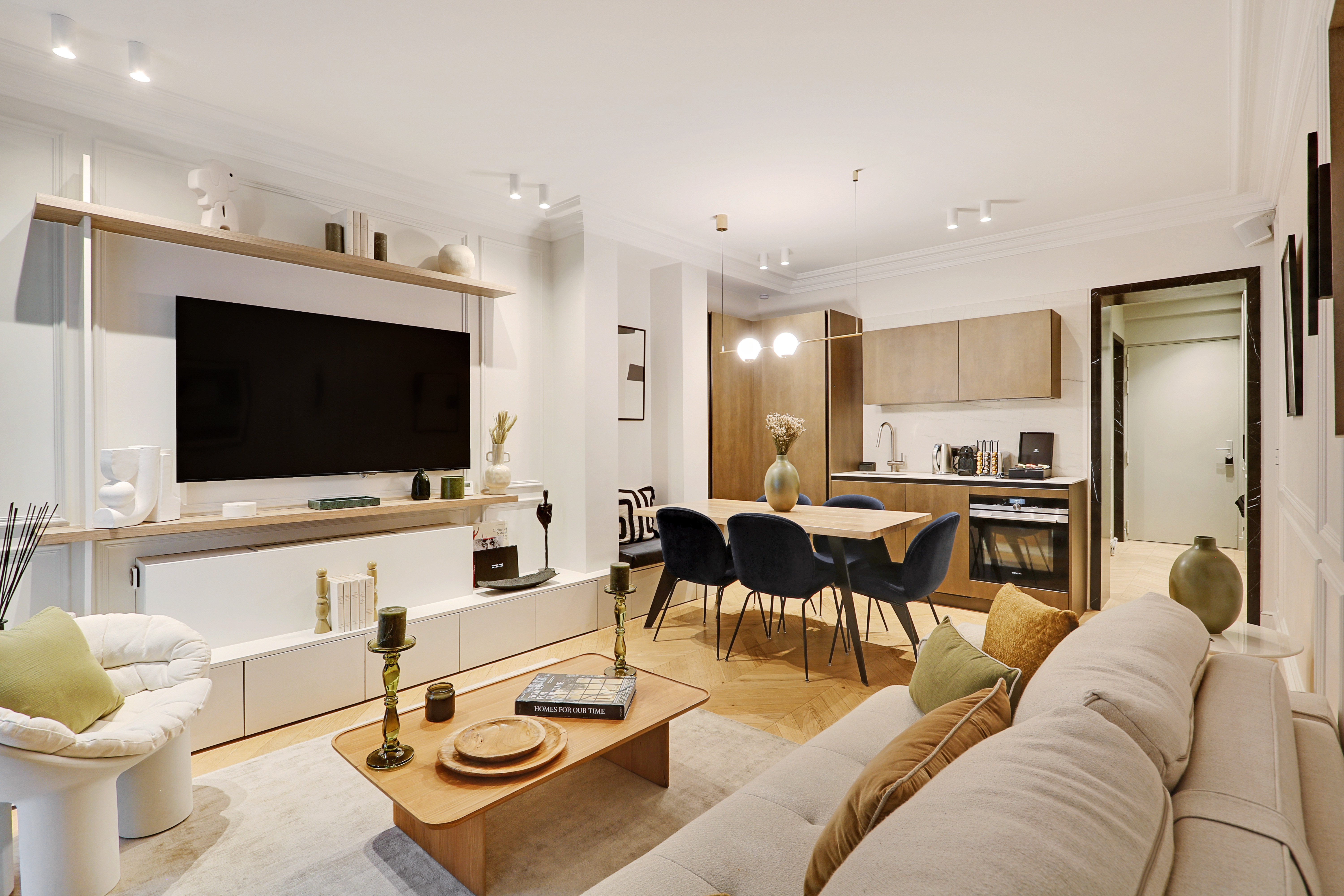 Villa Céladon Jouffroy Monceau – Ternes: Elegant 2-Bedroom Apartment with Air-Con and Family-Friendly Features, Paris