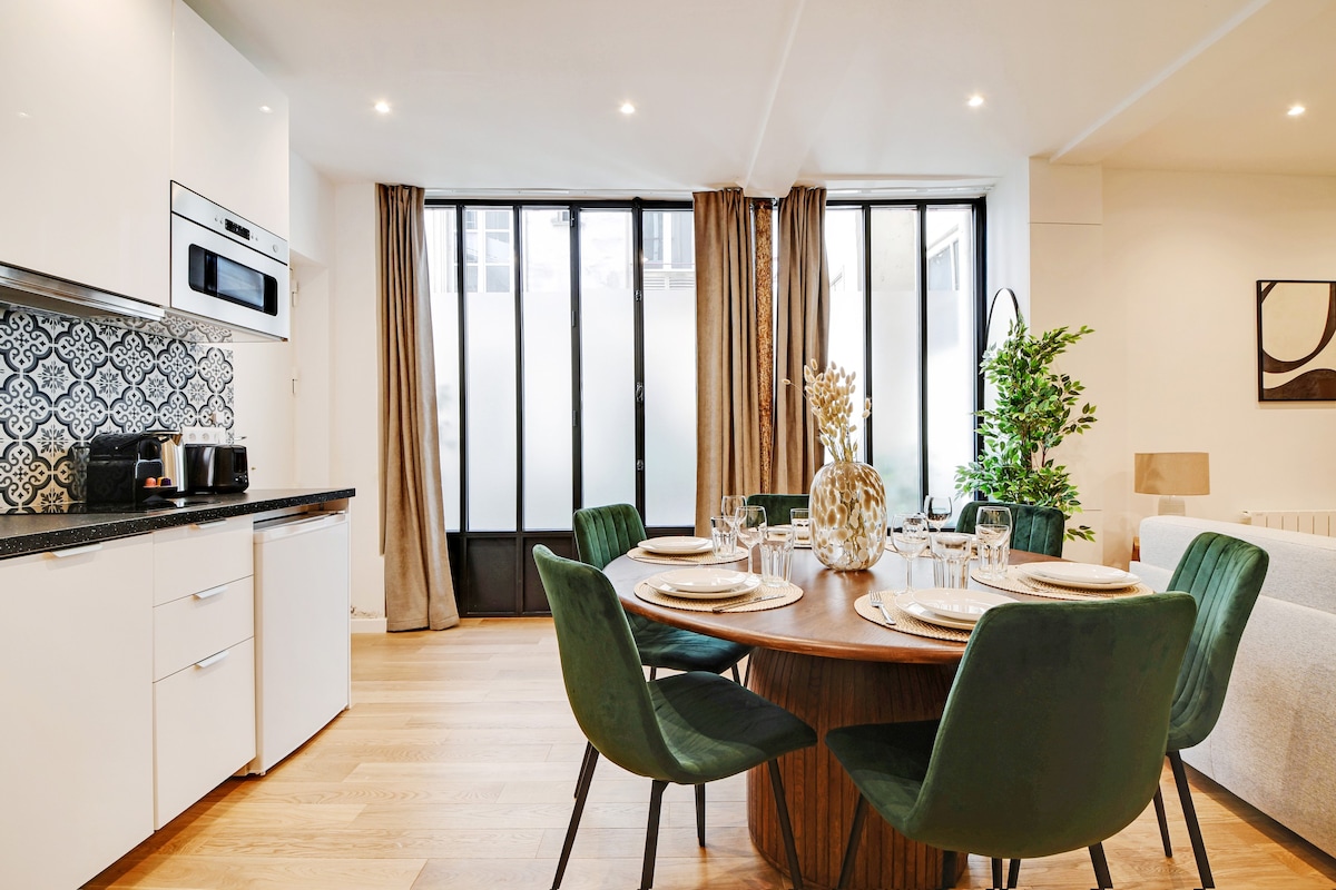 Villa Safran Enclos Montorgueil – Les Halles: Chic 2-Bedroom Apartment Rental with Family-Friendly Features in Montorgueil Paris