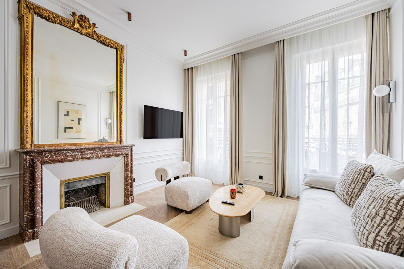 Villa Crépuscule Saint-Denis Montorgueil – Les Halles: Spacious 3-Bedroom Apartment Rental with Air-Con in Montorgueil Les Halles, Paris