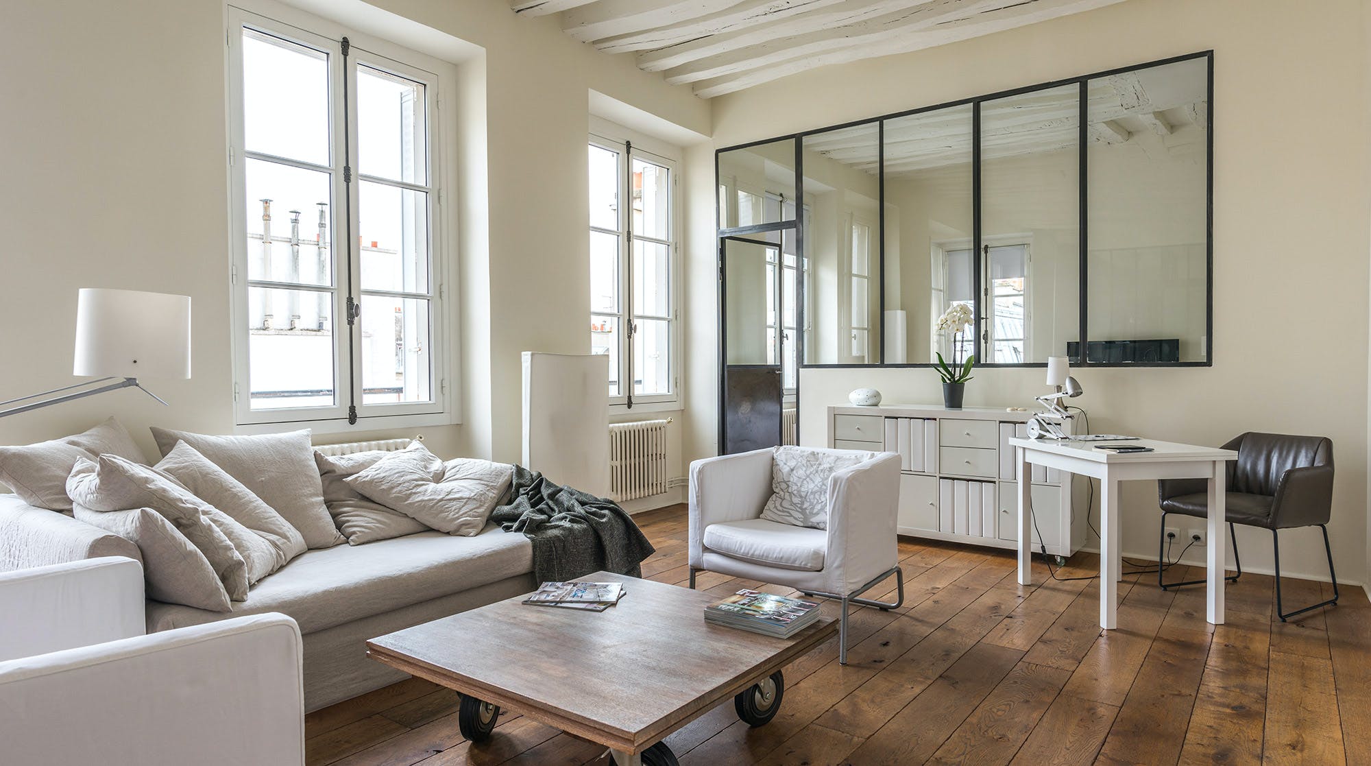 Villa Céledon Rue Montorgueil – Les Halles: Chic 1-Bedroom Apartment Rental with Rooftop Views, Montorgueil Paris