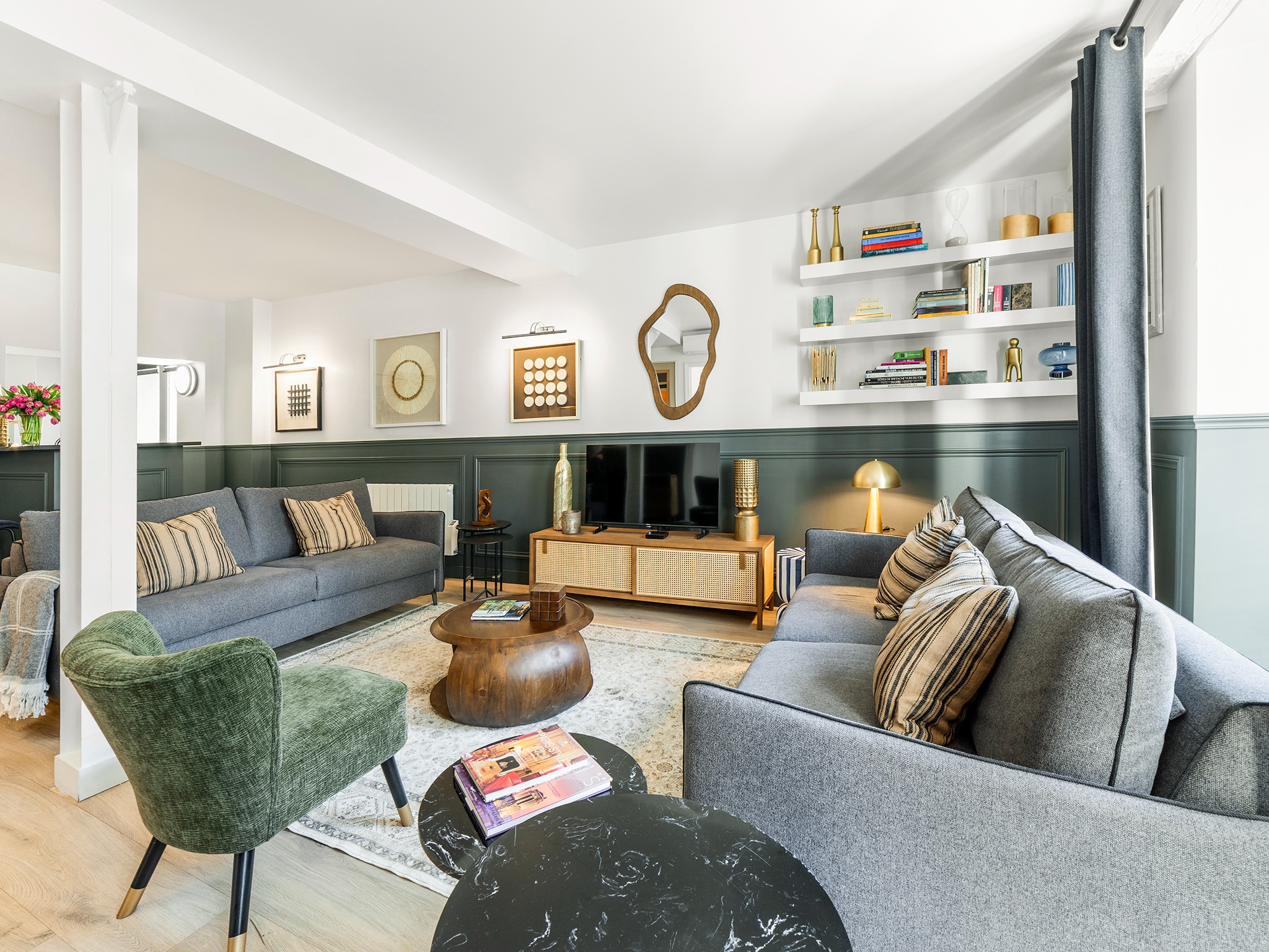 Château Montorgueil Paris: Elegant 4-Bedroom Apartment with Stunning Parisian Charm, Montorgueil – Les Halles