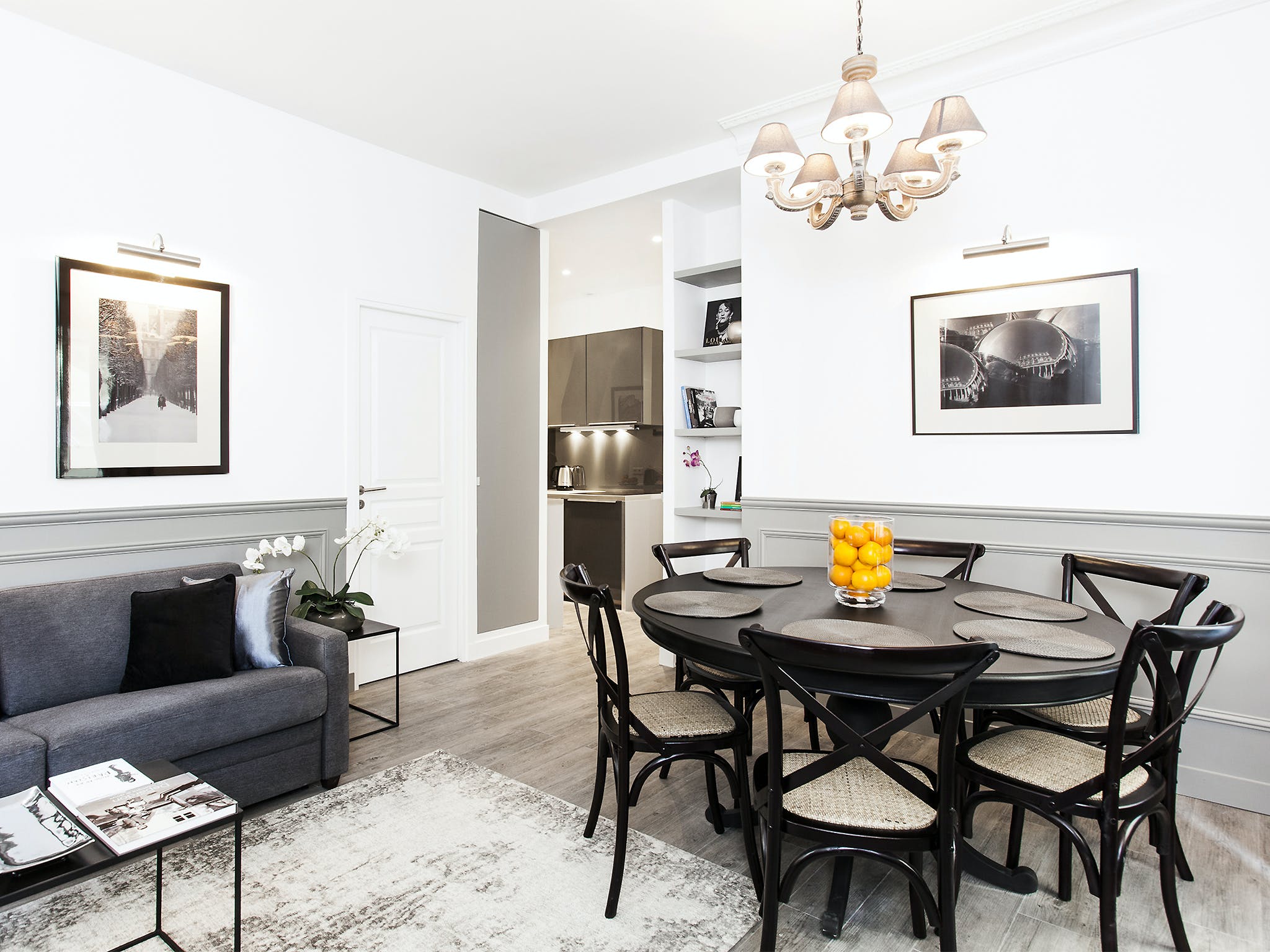 Villa Crépuscule Pigeonnier Montorgueil – Les Halles: Elegant 2-Bedroom Apartment Rental with Family-Friendly Features, Montorgueil Paris