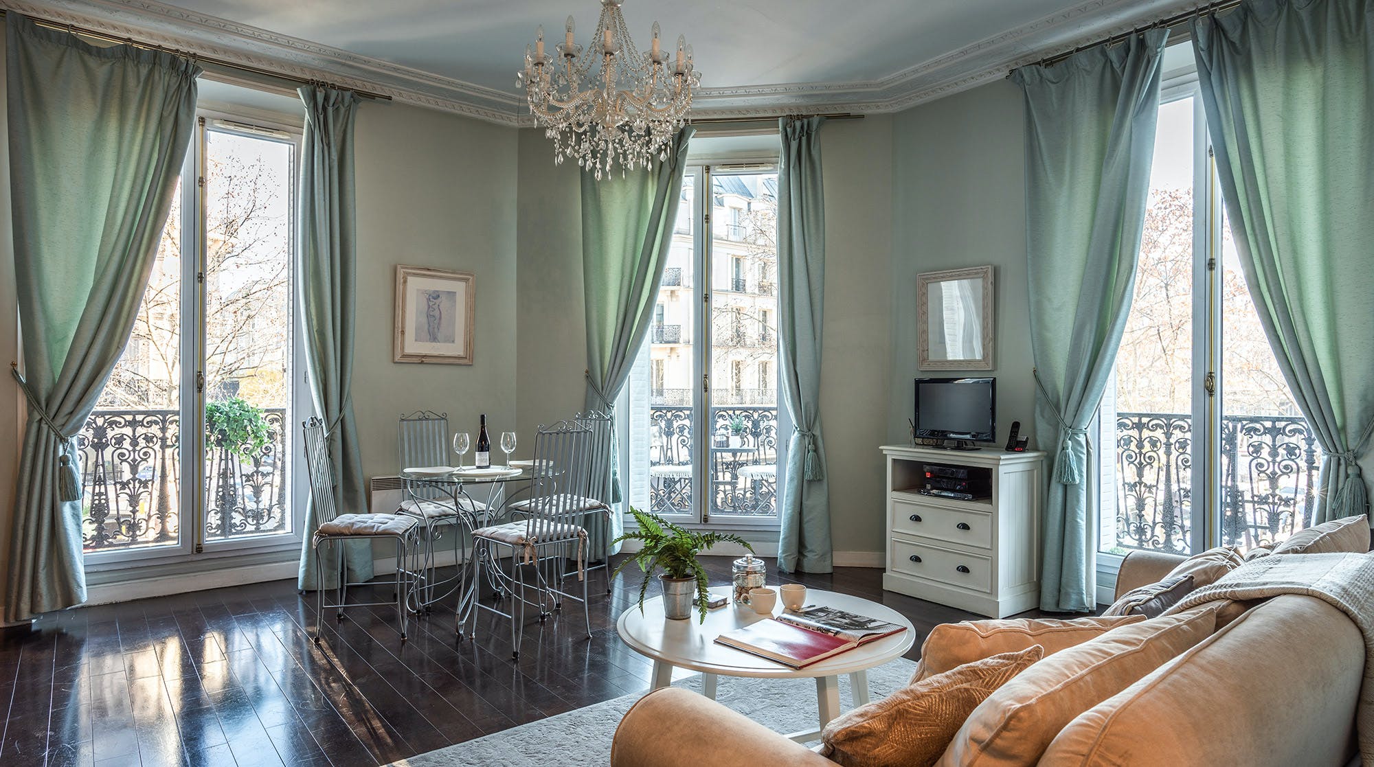 Villa Crépuscule Anse Montorgueil – Les Halles: Chic 1-Bedroom Apartment Rental with Air-Con in Montorgueil Paris