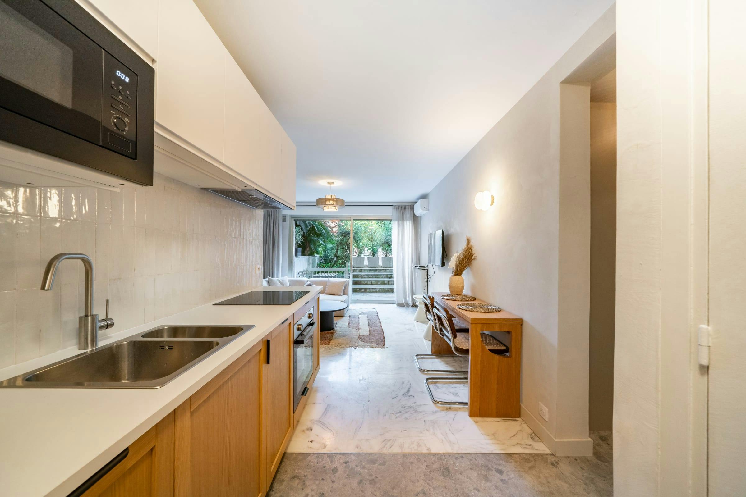 Villa Safran Vallon Cannes: Stylish 2-Bedroom Apartment with Tennis Court Near Beach, Cannes