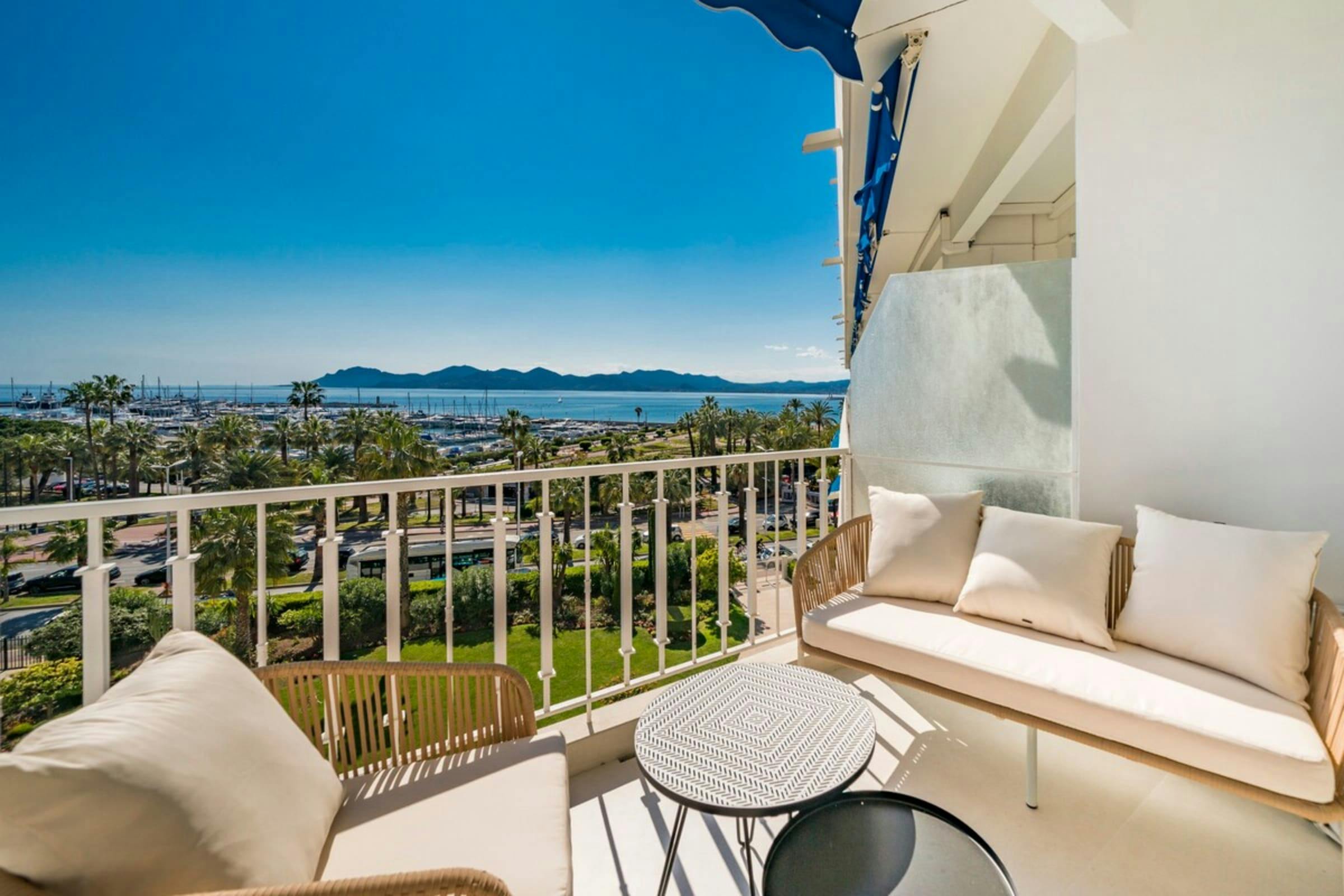 Château Mouré Cannes: Elegant 3-Bedroom Townhouse with Air Conditioning Near Beach, Cannes