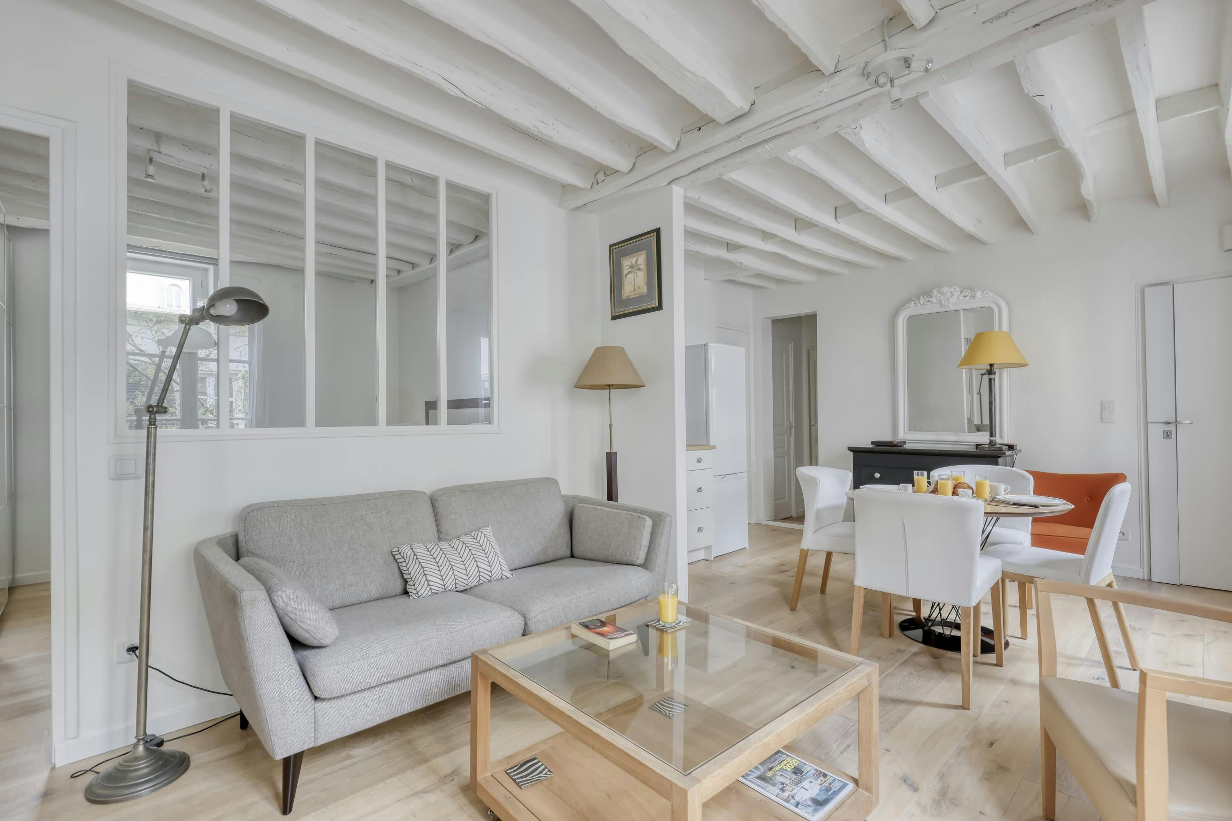 Château Odéon Saint-Germain Saint Germain des Prés – Odéon: Charming 2-Bedroom Family-Friendly Apartment Rental Saint Germain des Prés
