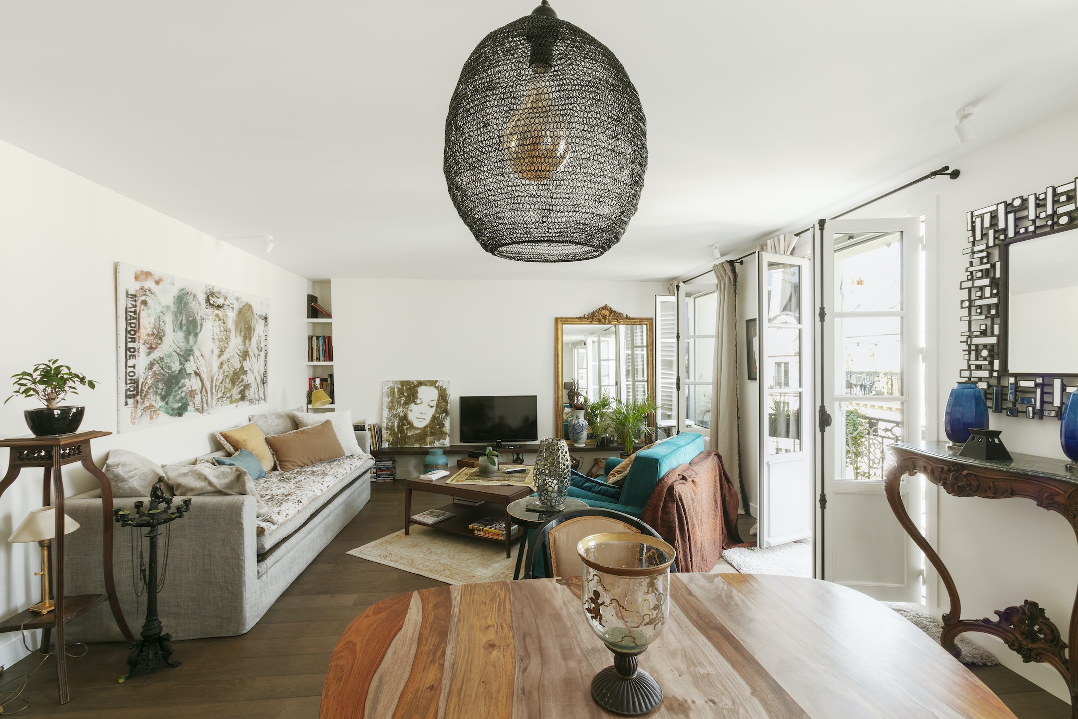 Villa Cramoisi Odéon Saint Germain des Prés – Odéon: 1-Bedroom Luxury Townhouse Apartment with Balcony, Saint Germain des Prés