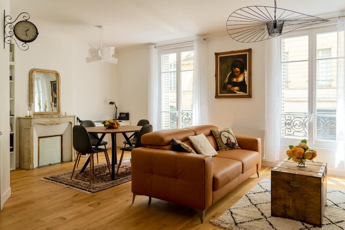 Villa Nacré Mabillon Saint Germain des Prés – Odéon: Charming 1-Bedroom Apartment Rental with Remote Work Space, Saint Germain des Prés
