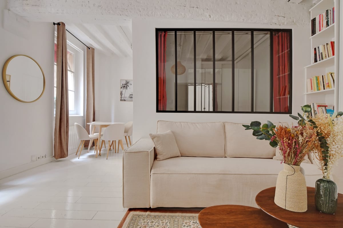 Villa Nordet Mabillon Saint Germain des Prés – Odéon: Elegant 1-Bedroom Townhouse Rental with Sofa Bed in Saint Germain des Prés, Paris