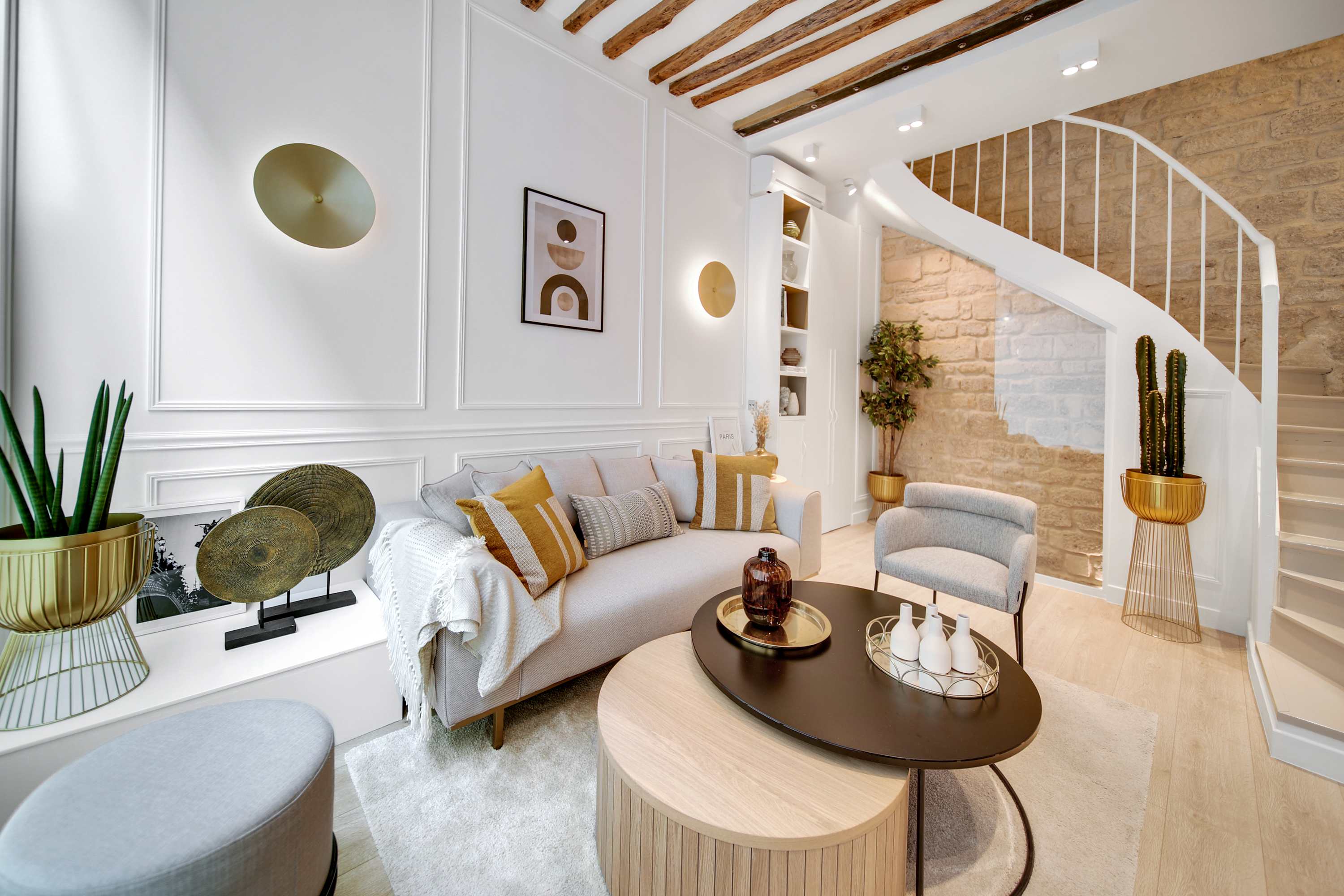 Villa Aurore Pigeonnier Louvre – Palais Royal: Elegant 3-Bedroom Apartment with Historic Charm, Louvre – Palais Royal
