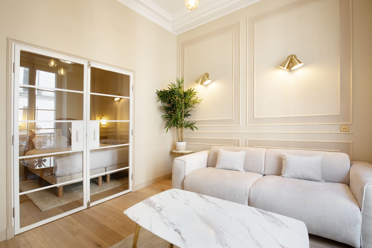 Villa Azur Abbesses South Pigalle: Charming 1-Bedroom Apartment Rental with Air-Con in South Pigalle, Paris