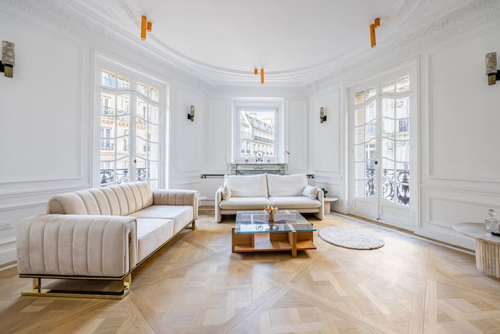 Villa Crépuscule Abbesses South Pigalle-841275: Elegant 4-Bedroom Apartment Rental with Family Features, South Pigalle