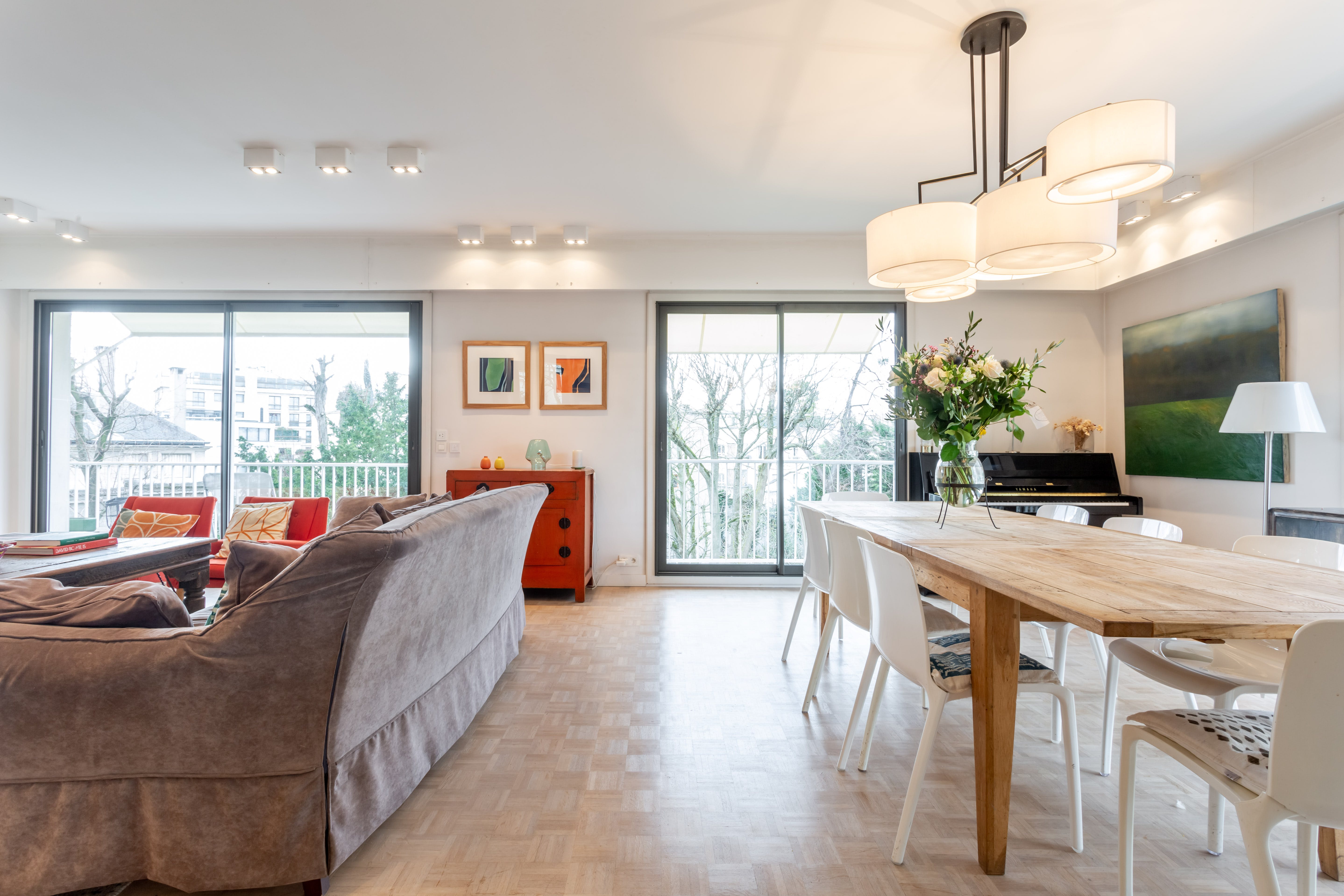 Villa Aurore Pigeonnier Neuilly-sur-Seine: Elegant 4-Bedroom Apartment with Balcony and Parking, Neuilly-sur-Seine
