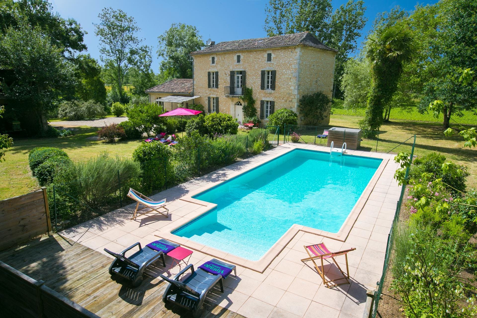 Château Prunelle Castillonnès: Luxury 5-Bedroom Château with Private Pool and Seaviews, Lot-et-Garonne