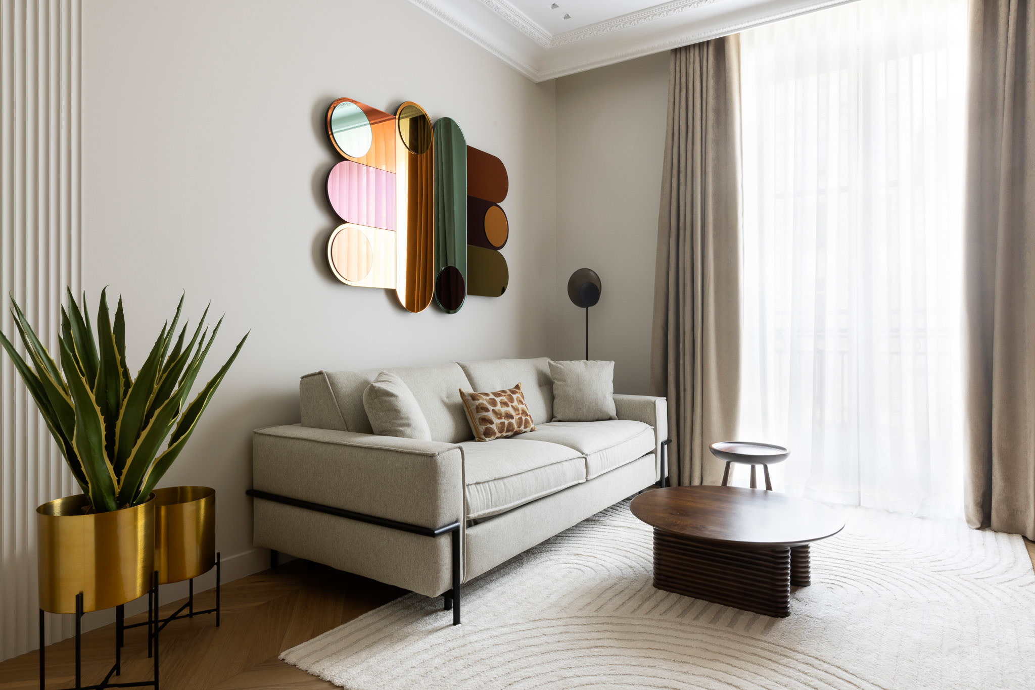 Château Réaumur Paris: Stylish 2-Bedroom Luxury Apartment with Concierge Service, Paris