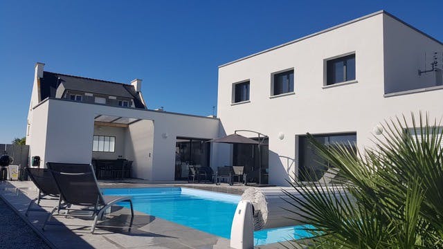 Château Roc’h Roscoff: Spacious 4-Bedroom Apartment with Heated Pool and Sea Views, Finistère
