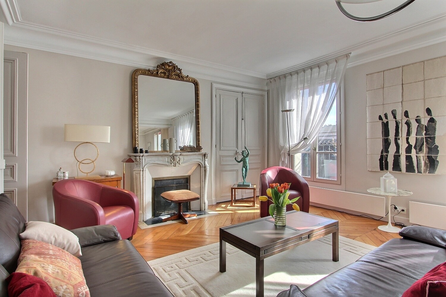 Villa Céladon Rue Bonaparte Saint Germain des Prés – Odéon: Chic 2-Bedroom Luxury Apartment with Family-Friendly Features, Paris