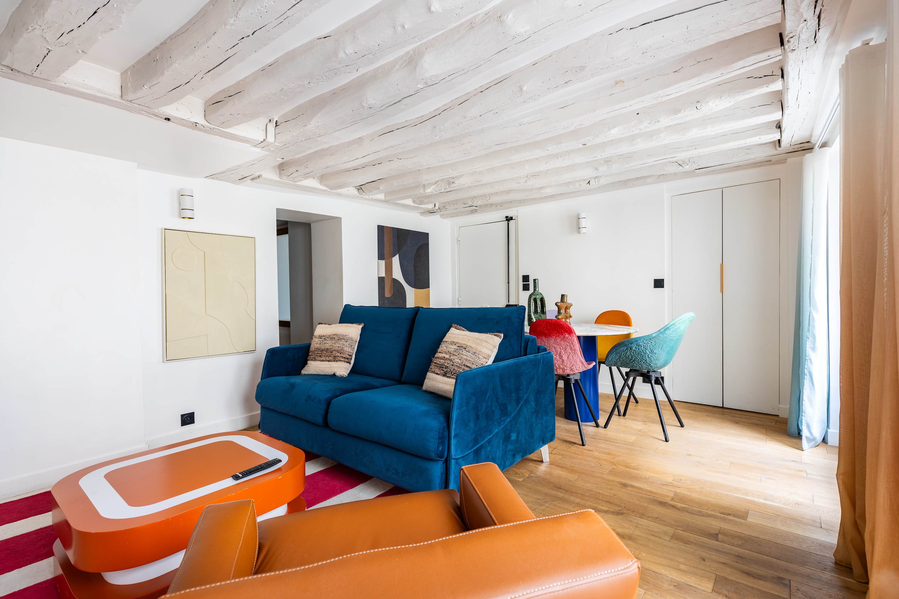 Villa Crépuscule Pyramide Louvre – Palais Royal: Charming 2-Bedroom Apartment Rental with Family-Friendly Features in Louvre Palais Royal