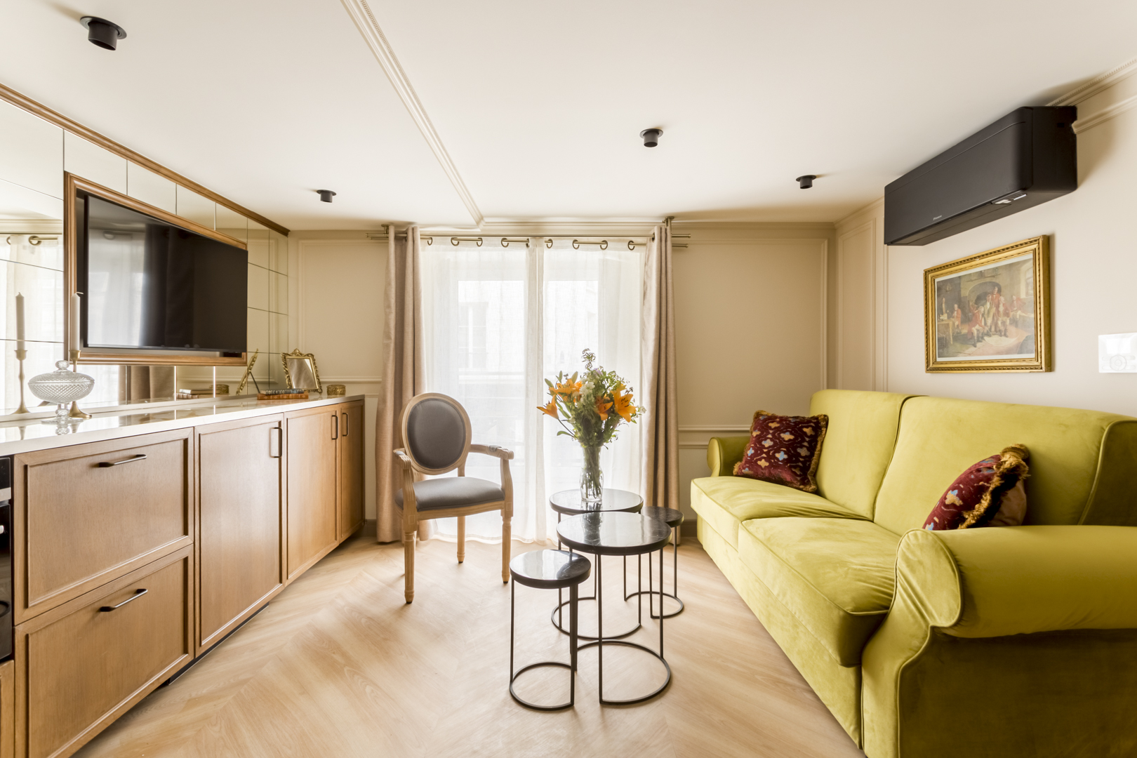Villa Crépuscule Rosiers Le Marais: Elegant 2-Bedroom Luxury Apartment in Historic Le Marais