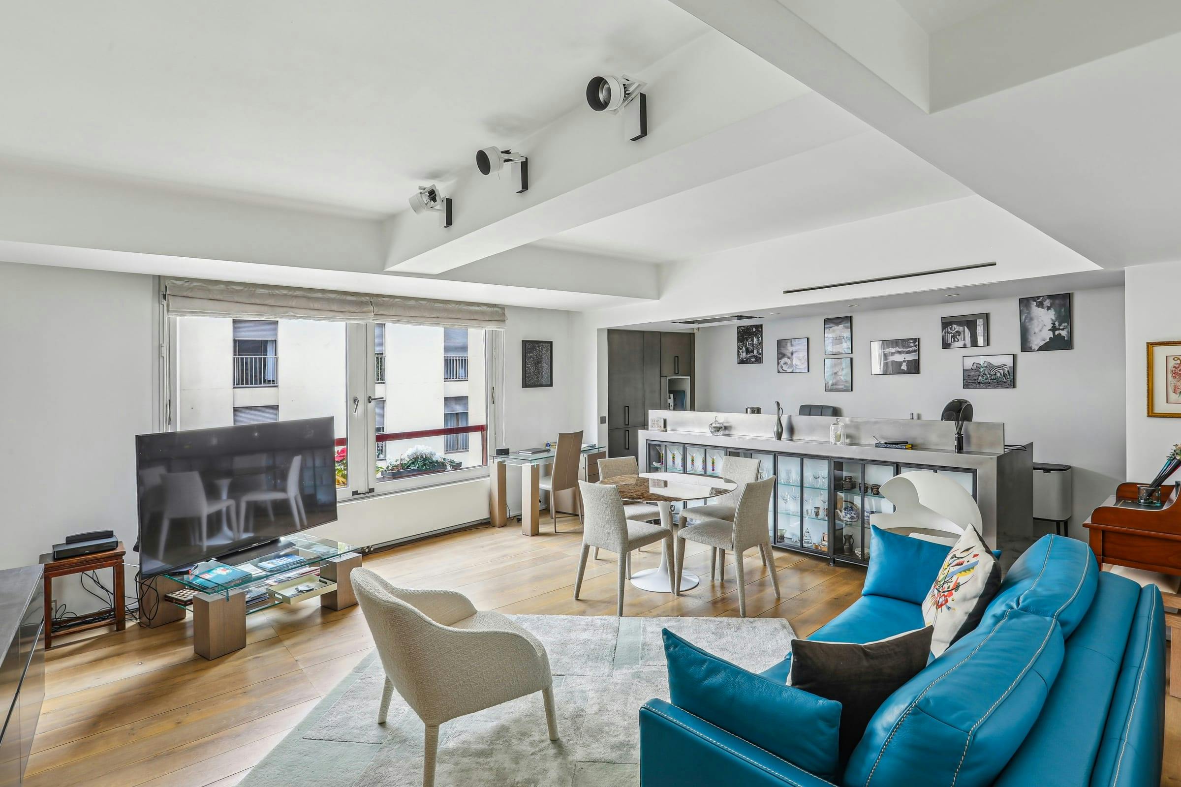 Villa Crépuscule Quai Bourbon Île Saint Louis: Stylish 1-Bedroom Apartment Rental with Air Conditioning in Île Saint Louis