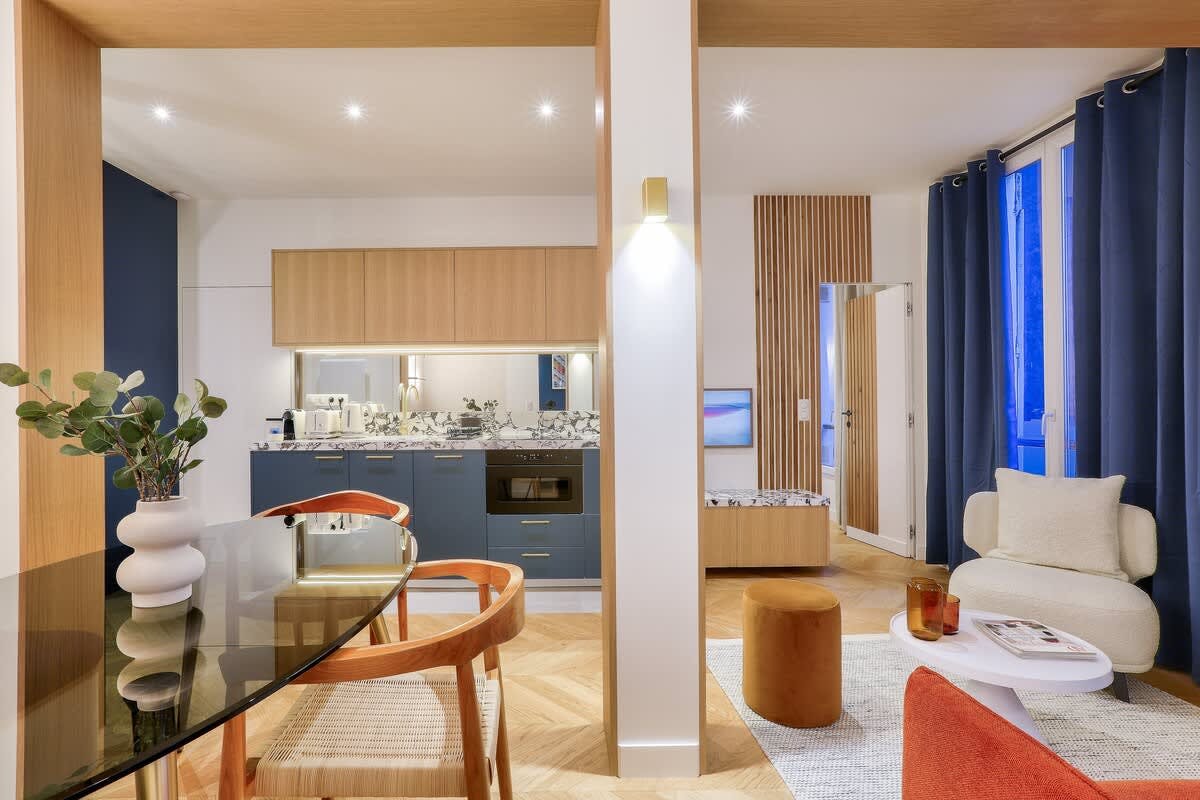 Château Saint-Martin Grandsboulevards: 2-Bedroom Family-Friendly Apartment Rental with Workspaces in Grands Boulevards, Paris